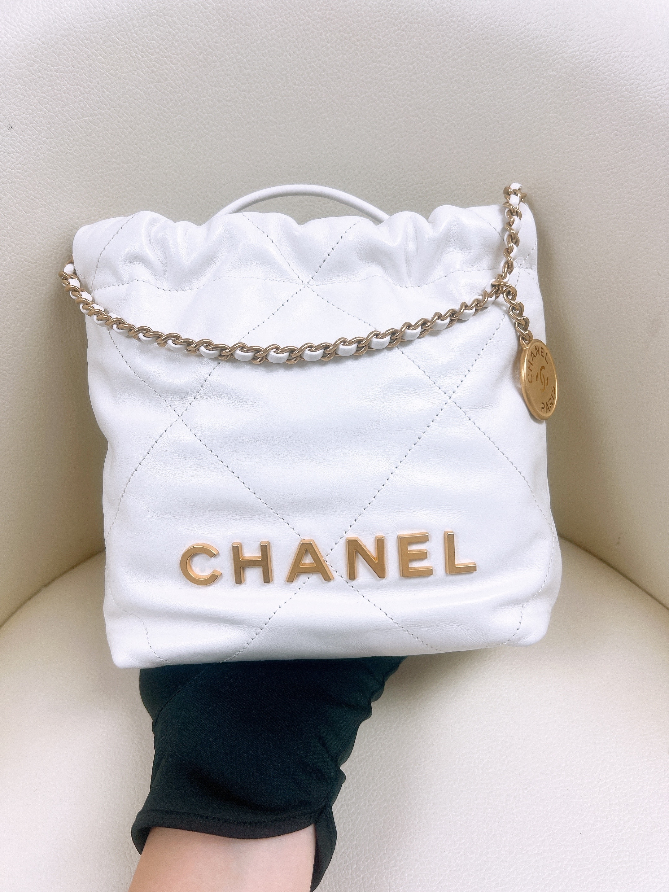 Chanel 22 mini white GHW