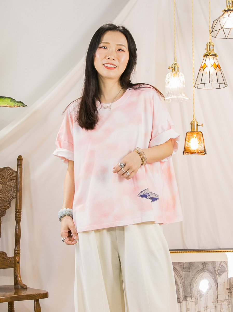 【12/6-14/6限時優惠】單邊下擺英文字PRINT．扎染 COTTON料TOP