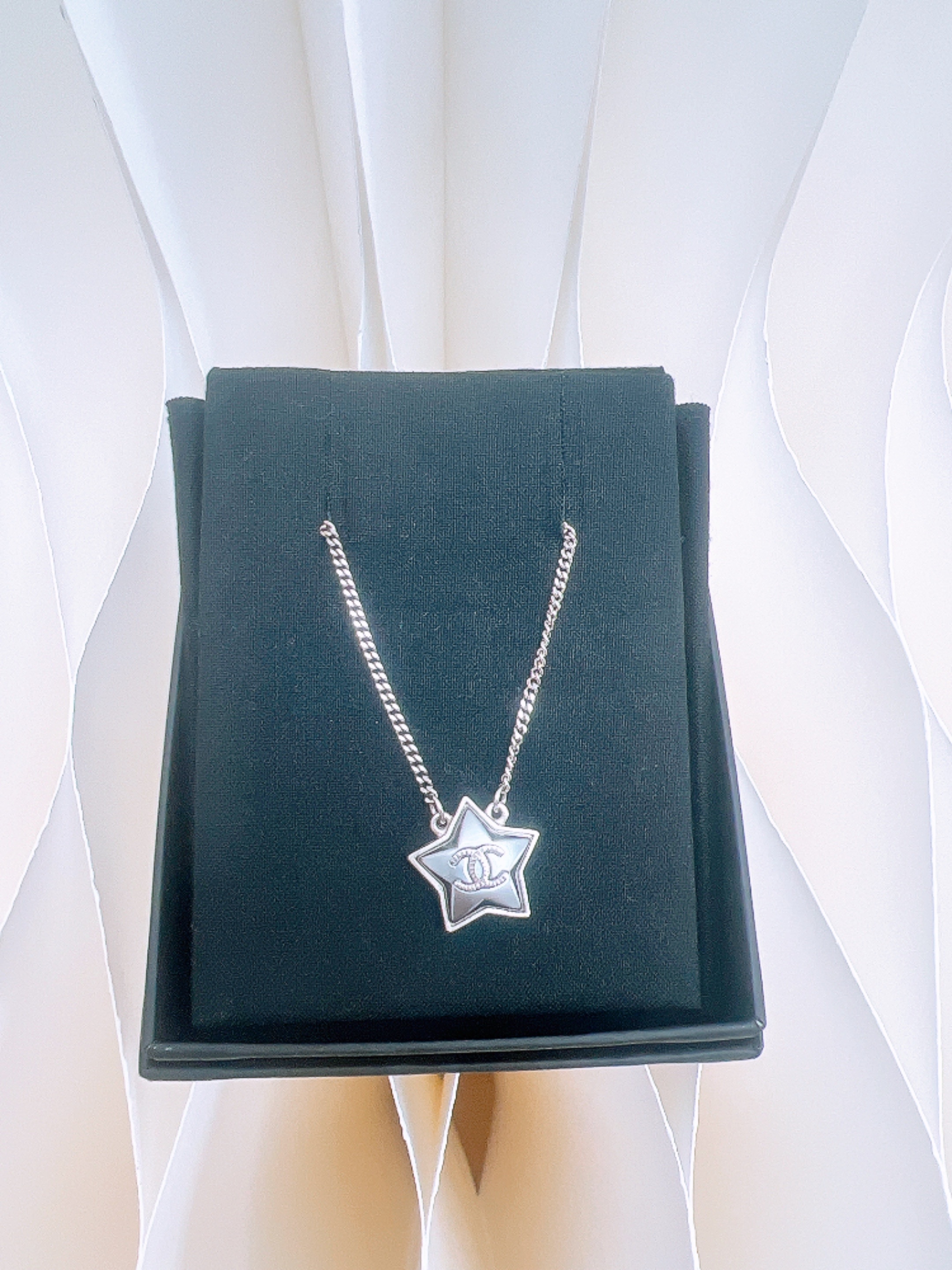 Chanel 17b star necklace grey