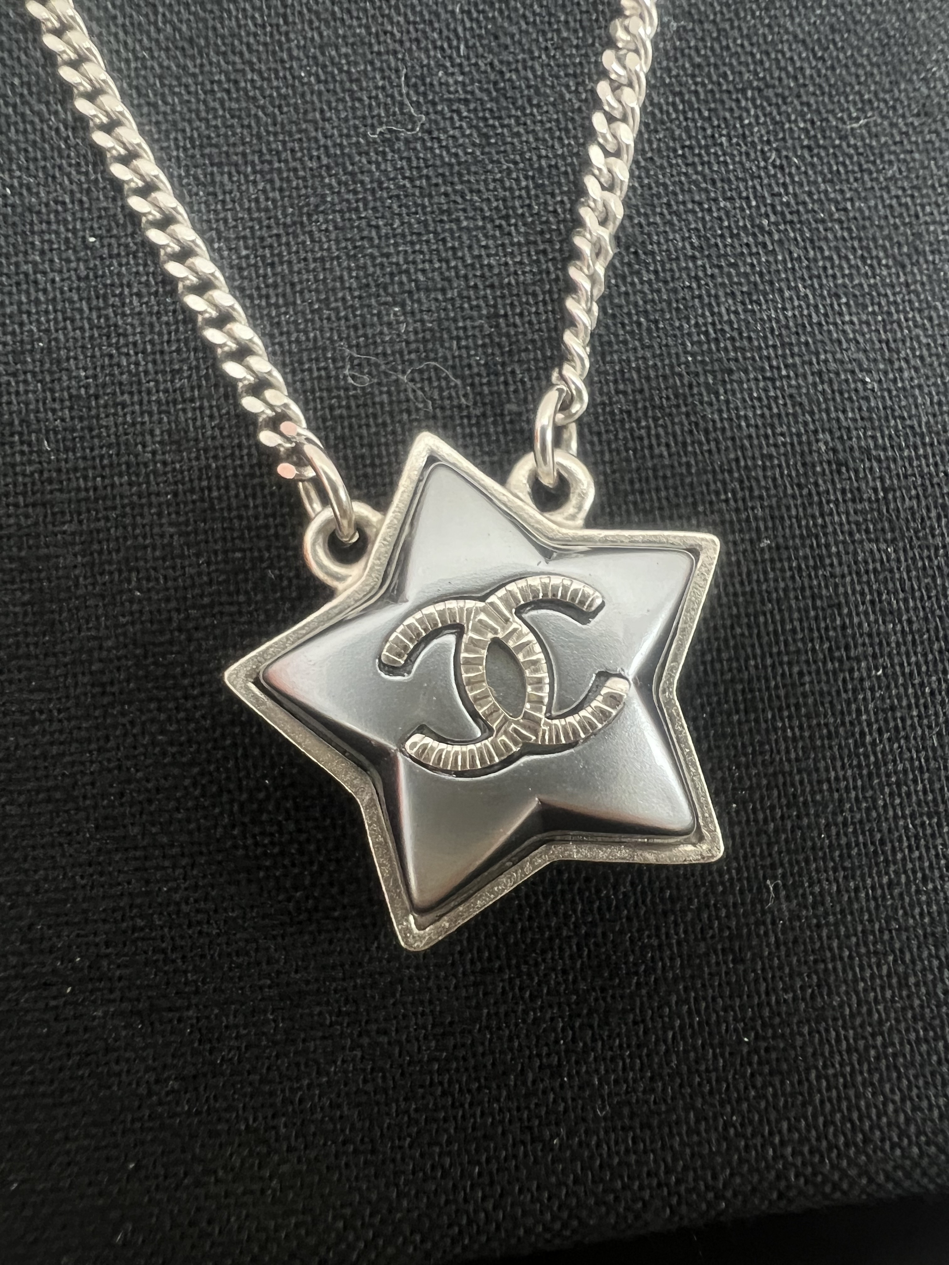 Chanel 17b star necklace grey