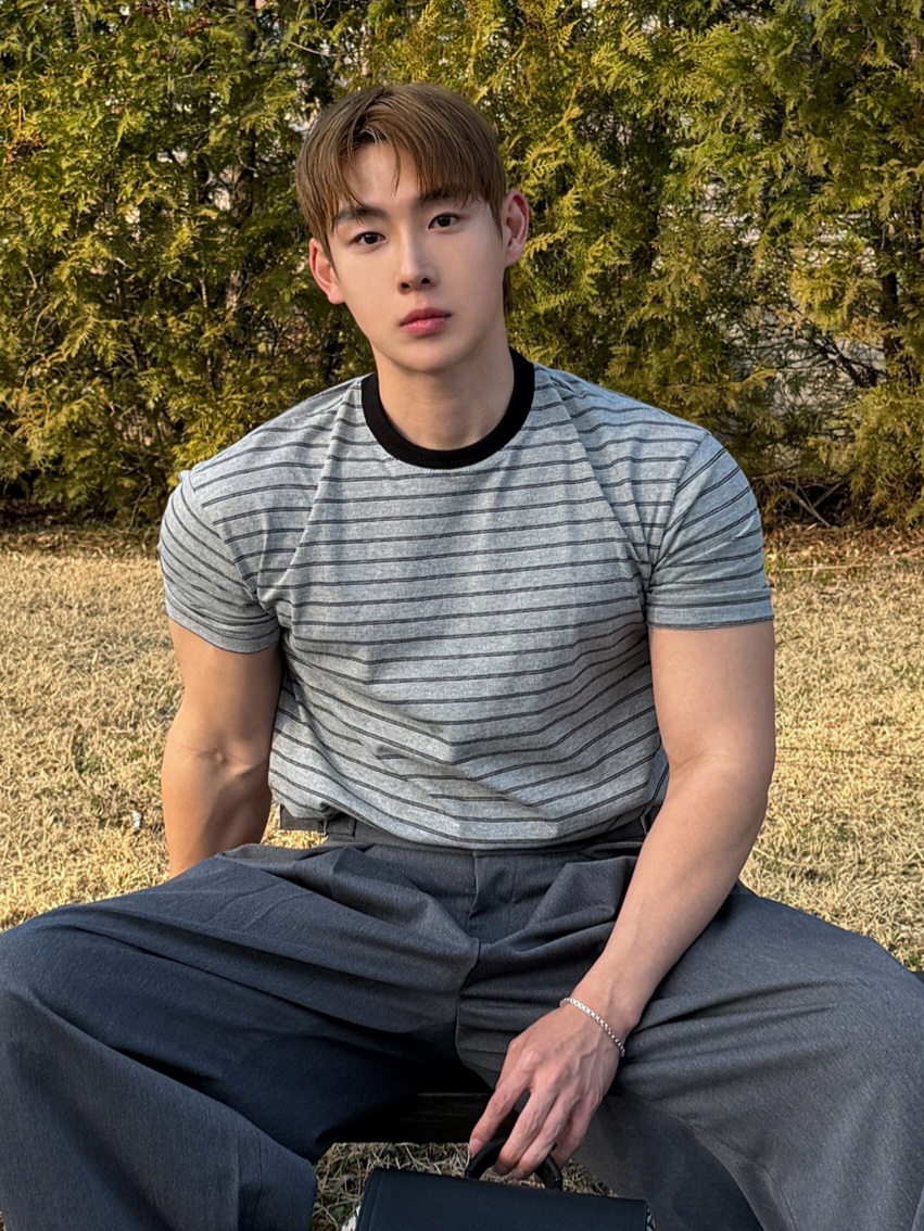 Butter striped short-sleeved T-shirt
