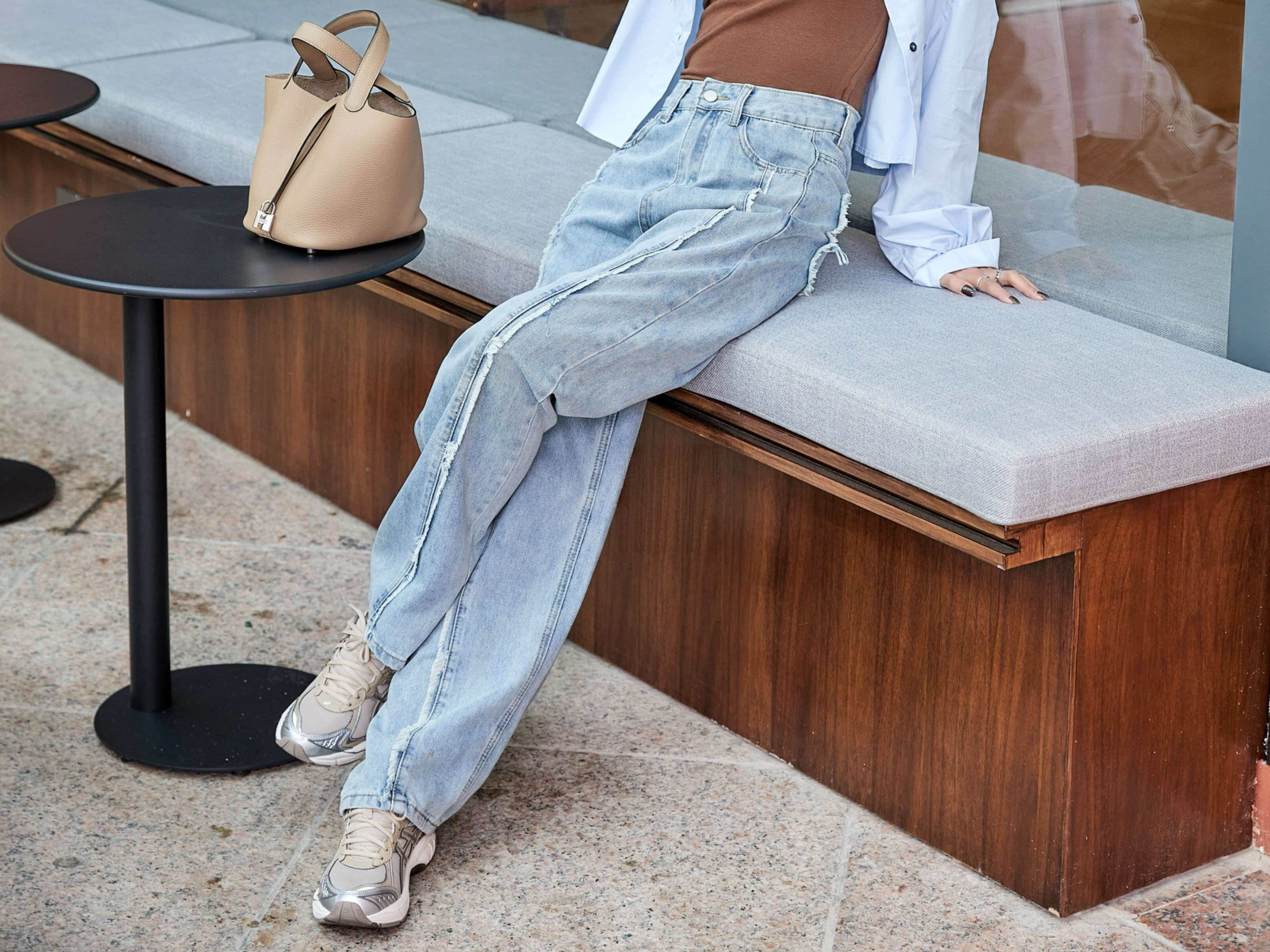 Trimmed Details High-Rise Wide-Leg Jeans_JE253L15