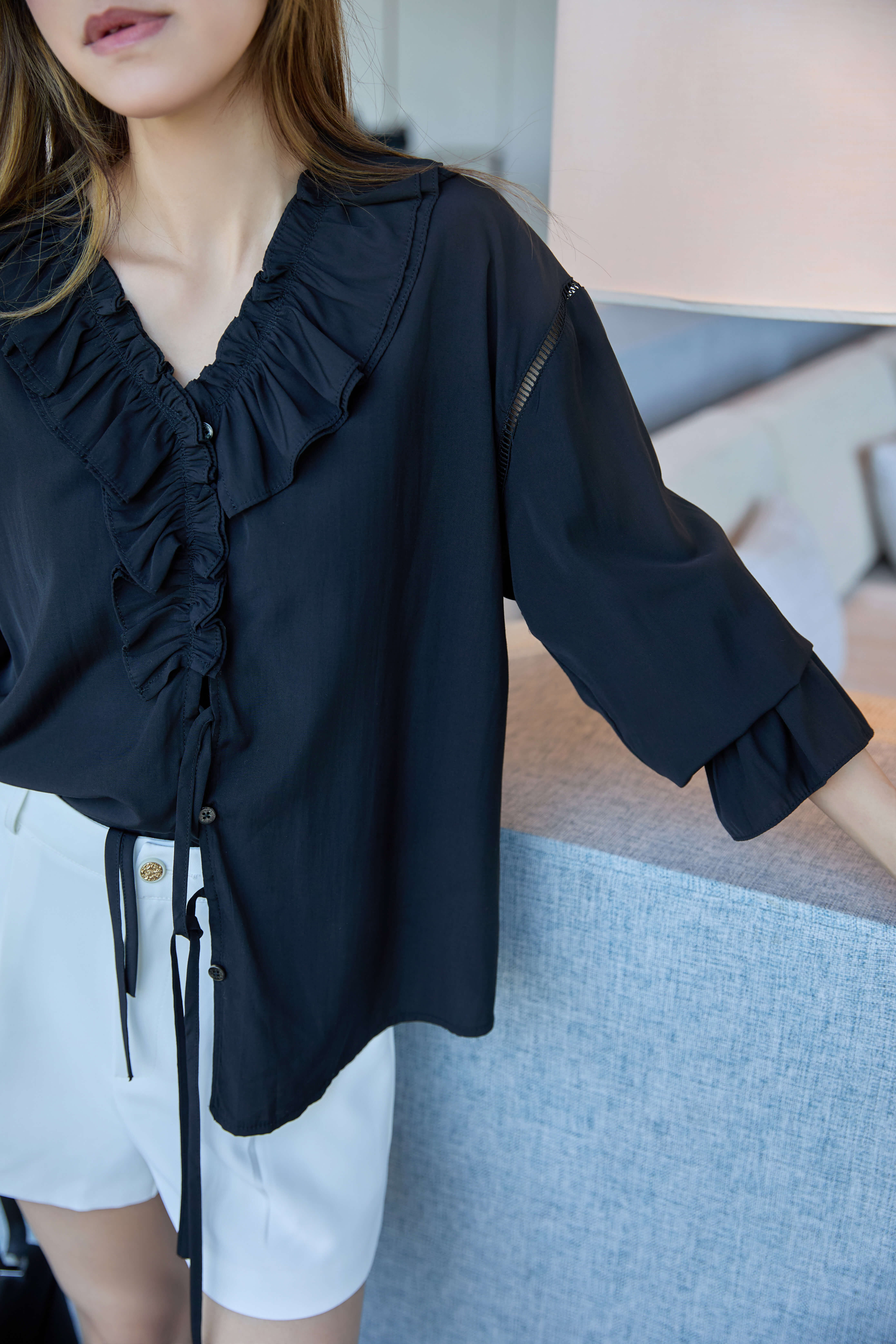 V-Neck Ruffle Blouse_SH266L20