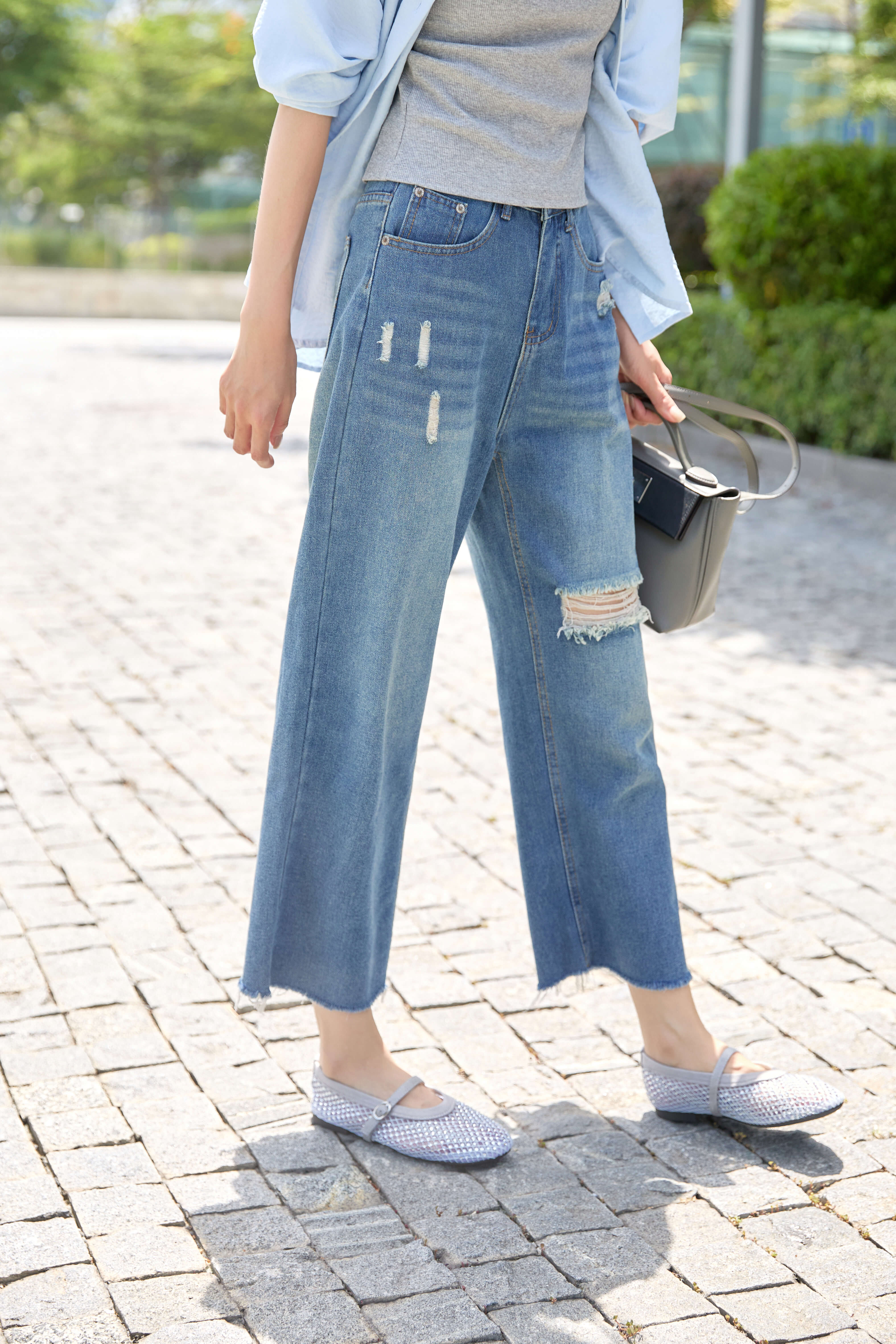 Distressed Straight Leg Cropped Jeans_JE266L21