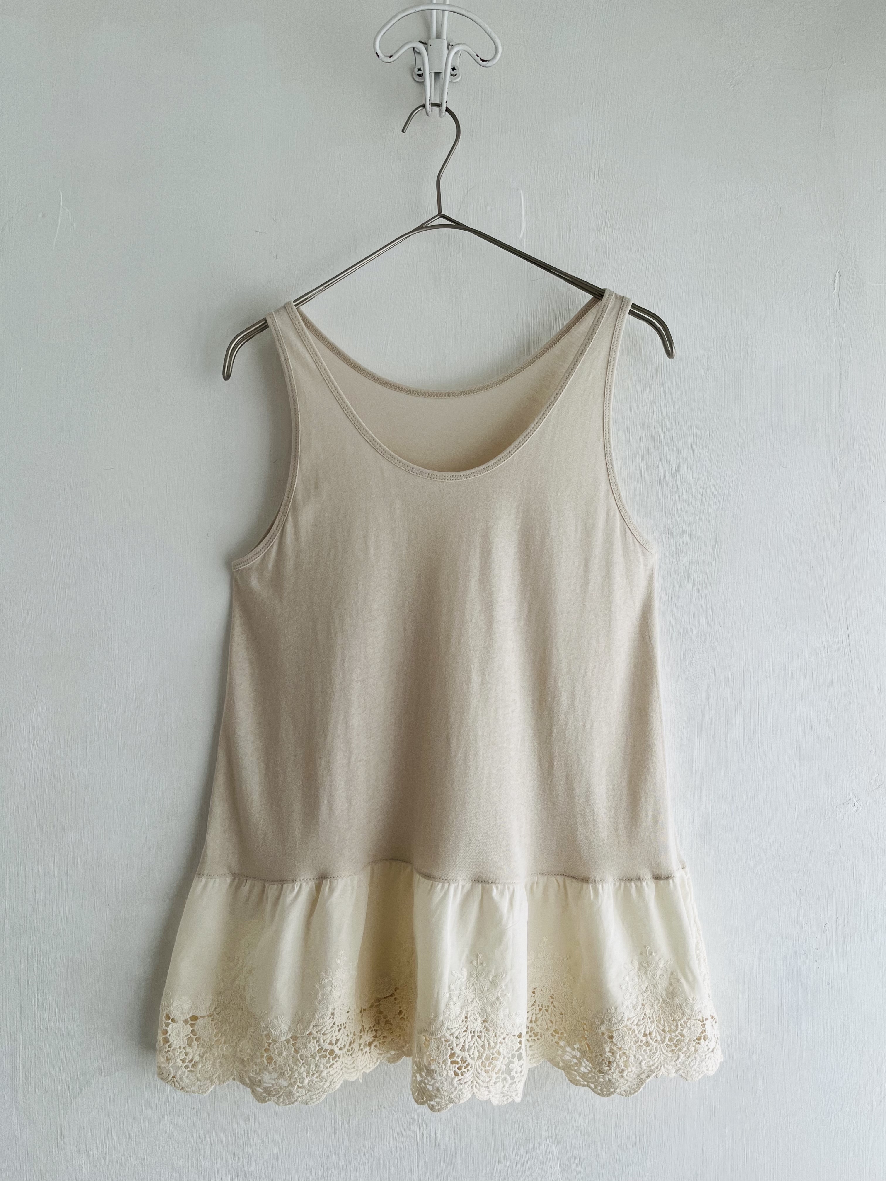 韓國製米色刺繡通花腳背心