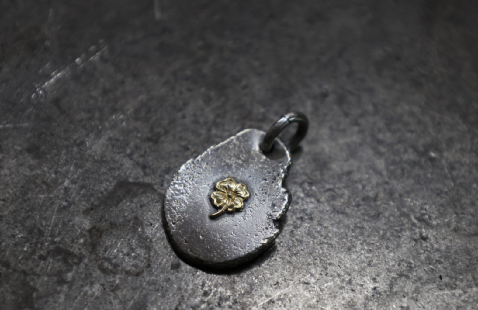 SE-1572 one off metal/K18 clover