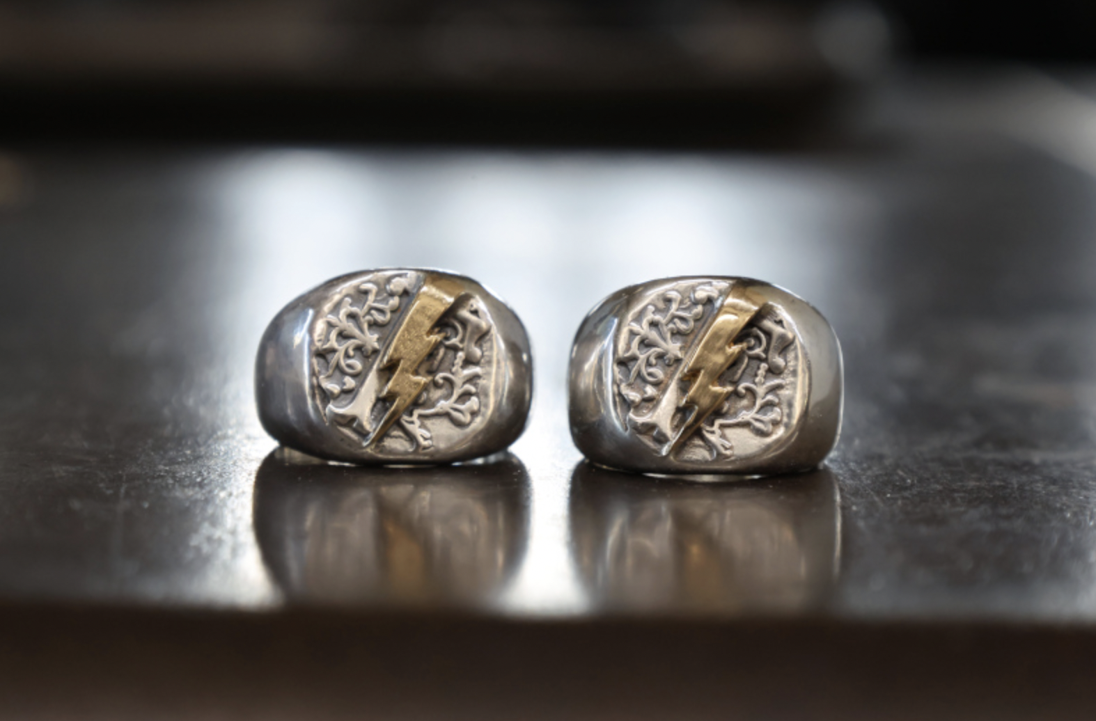 SE-1576 薄彫　signet ring/K18 lightning
