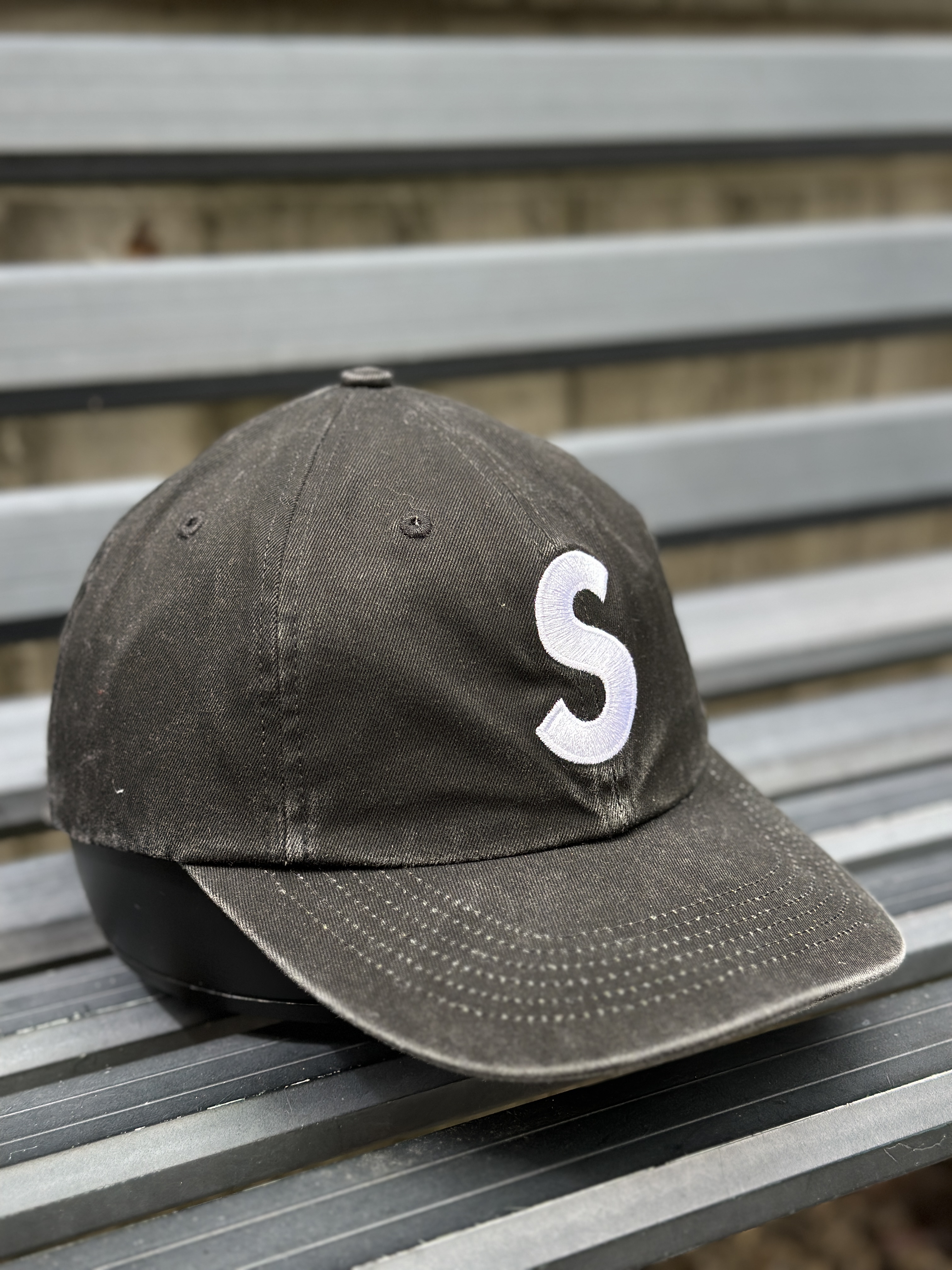 【現貨】SUPREME PIGMENT COATED 2-TONE S LOGO 6-PANEL 水洗 老帽 FW25H21