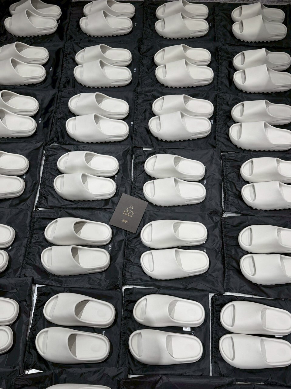 Yeezy slide 骨白色 拖鞋 CREAM