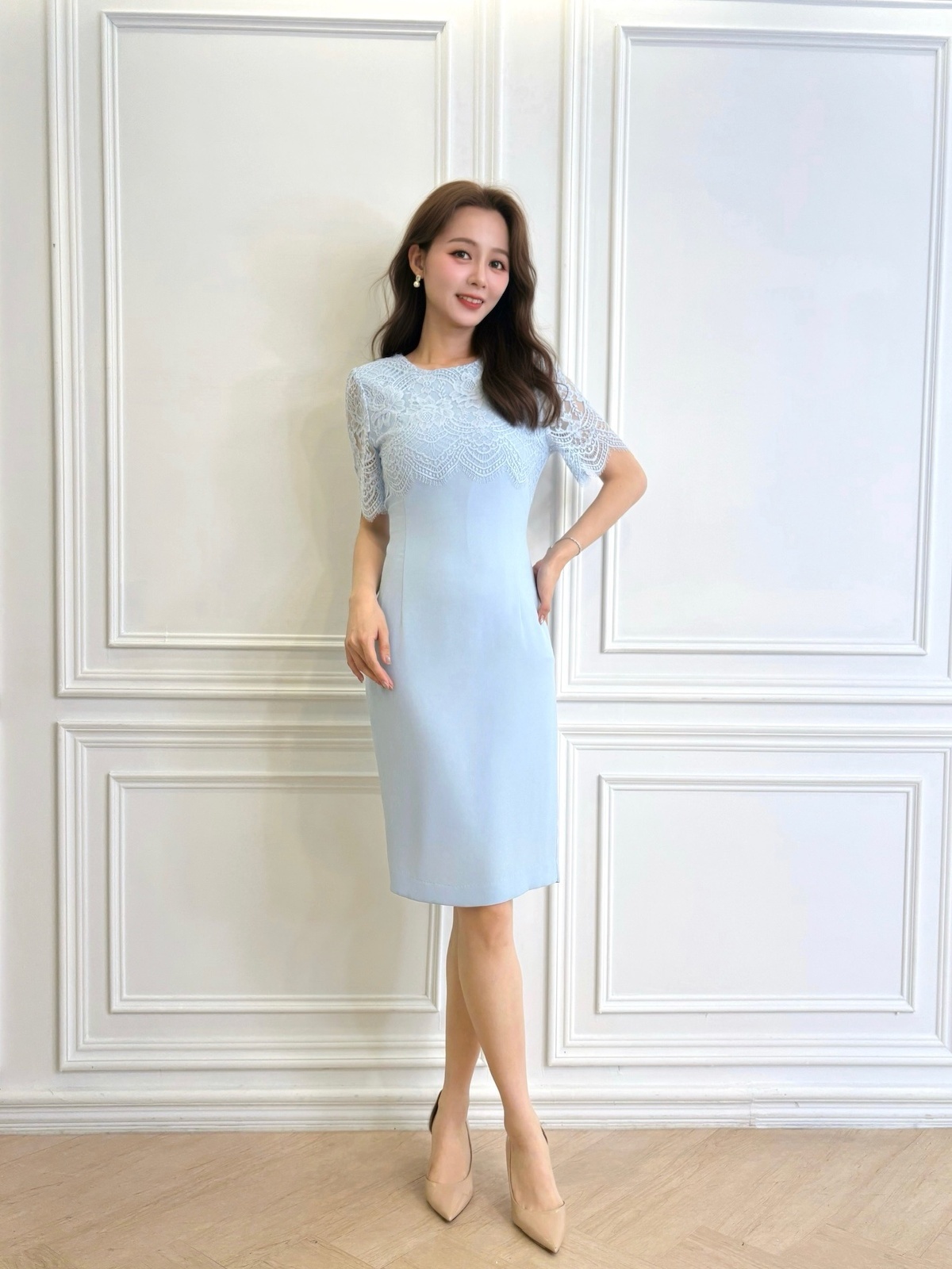 柔美蕾絲領短袖洋