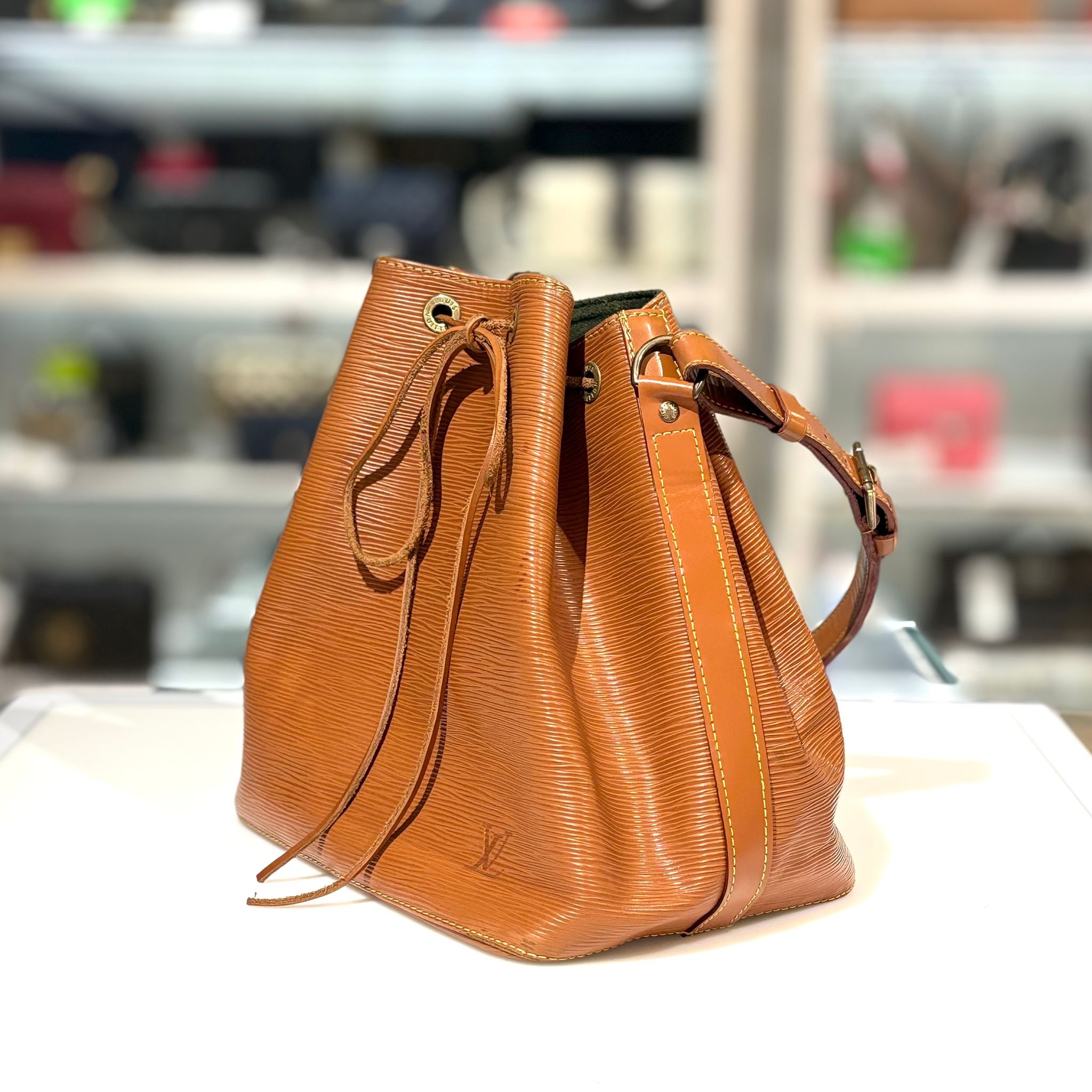 85%NEW二手LV EPI PETIT NOE 水波紋/樹紋皮水桶包 焦糖色牛皮 #香榭站正品