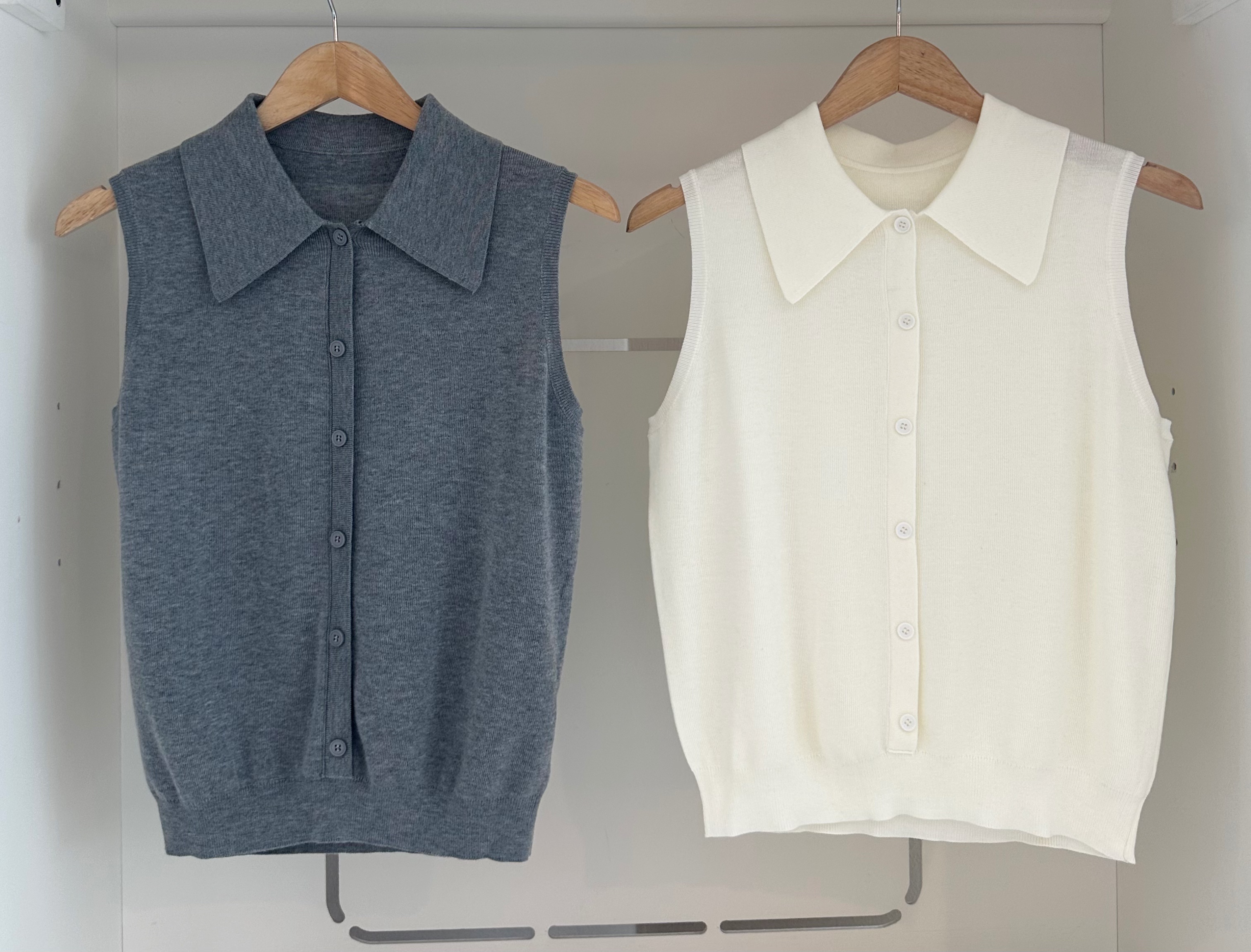 SLEEVELESS COLLARED BUTTON KNIT BLOUSE