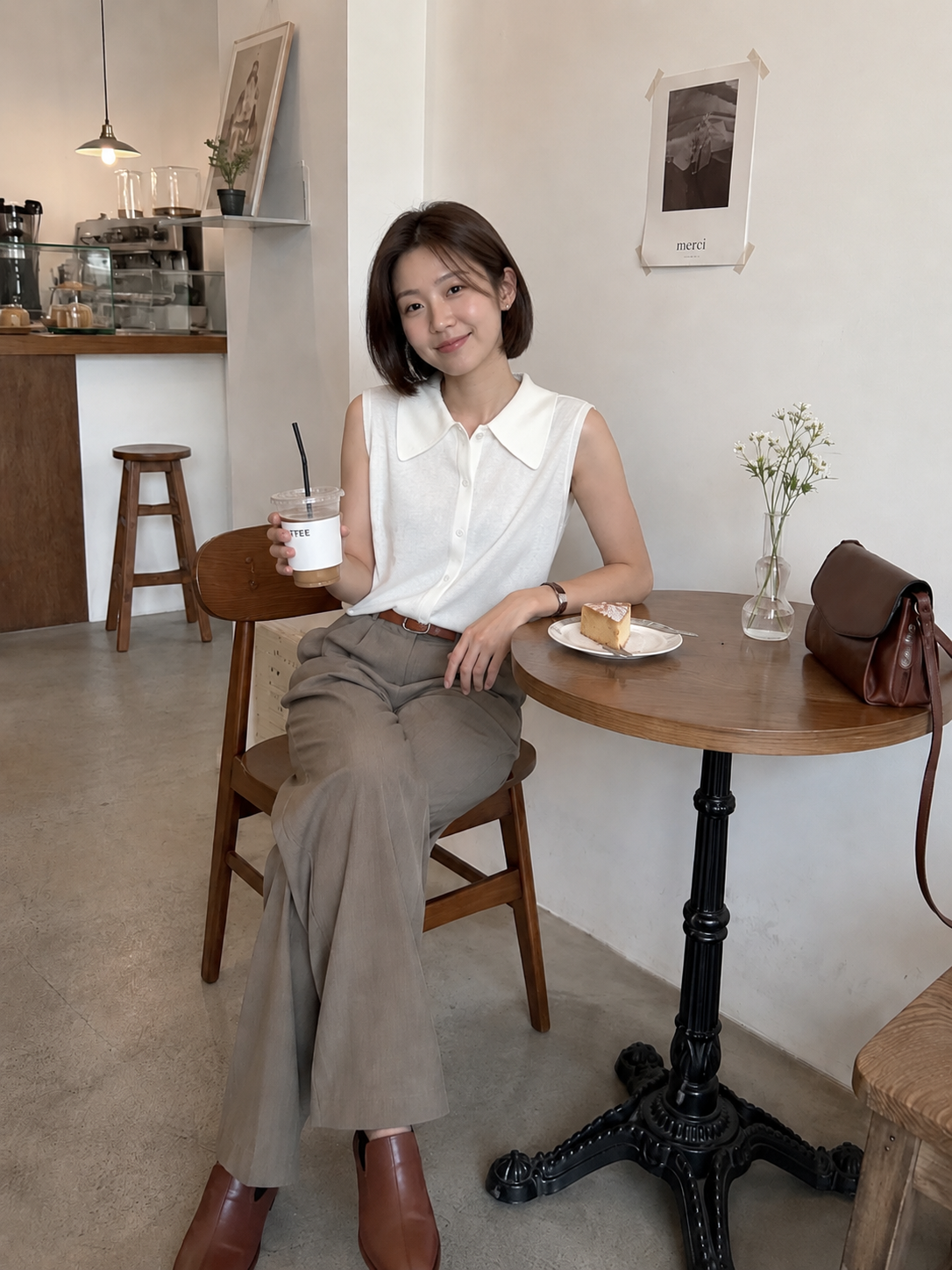 SLEEVELESS COLLARED BUTTON KNIT BLOUSE