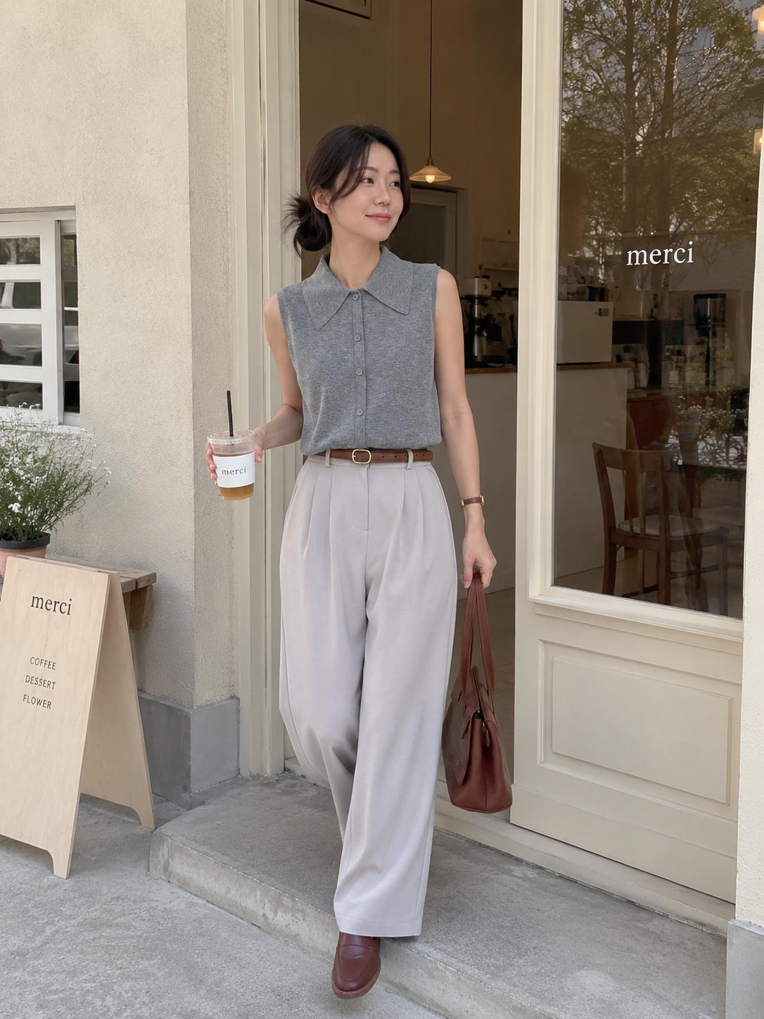 SLEEVELESS COLLARED BUTTON KNIT BLOUSE