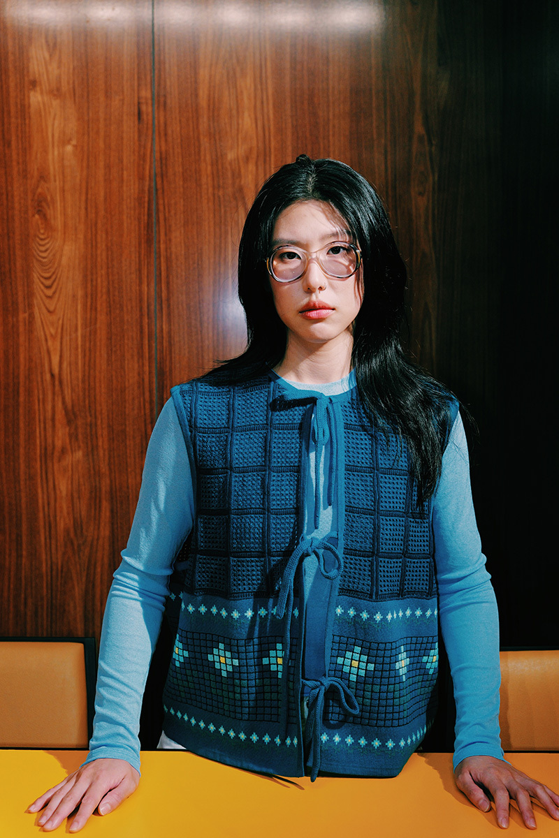 13 8bit Flowers Open-Grid Tie Knit Vest (Blue Variant)