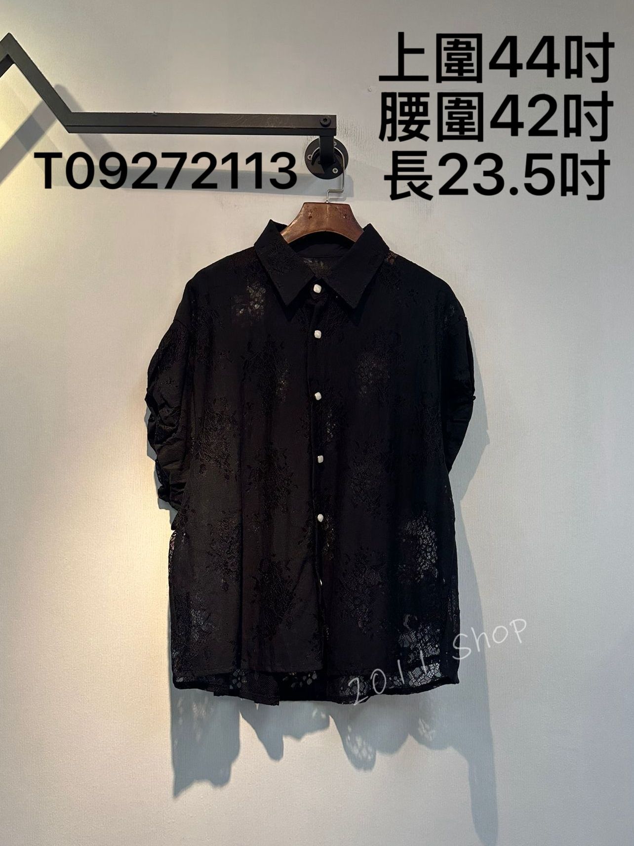鏤空蕾絲花紋方形特色鈕扣TOP 上圍44吋 腰圍42吋 長23.5吋 T09272113