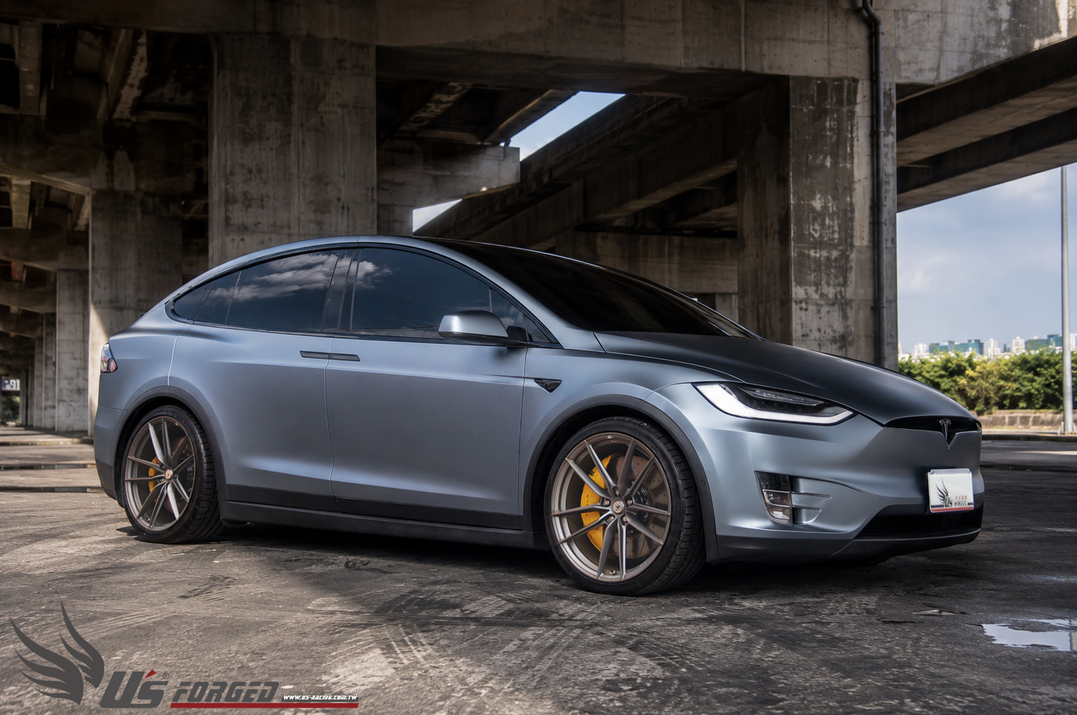 Tesla Model x 安裝 US Racing Angel鋁圈實裝照