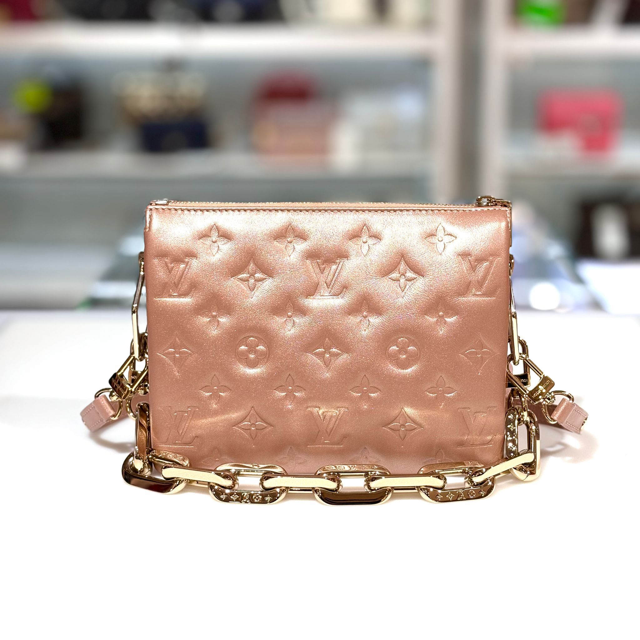全新LV Coussin BB Crossbody Bag M21148 Pink Gold Monogram 珠光粉壓花牛皮 #BRAND NEW #香榭站正品