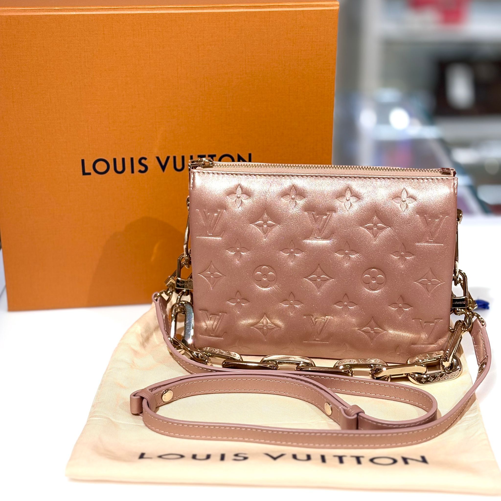 全新LV Coussin BB Crossbody Bag M21148 Pink Gold Monogram 珠光粉壓花牛皮 #BRAND NEW #香榭站正品
