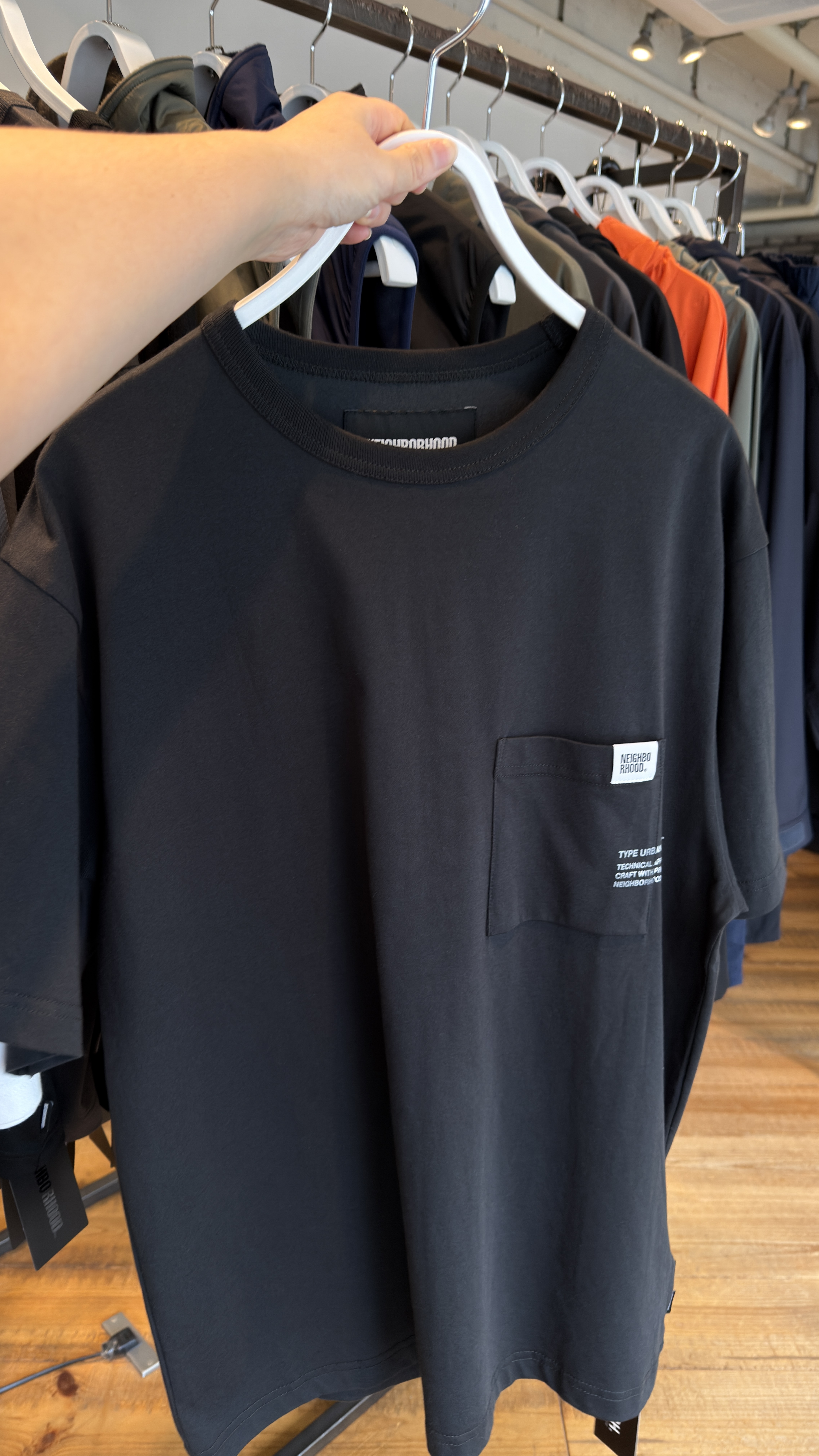 【現貨】Neighborhood 胸前口袋標籤文字 短tee 261BWNH-CSM01