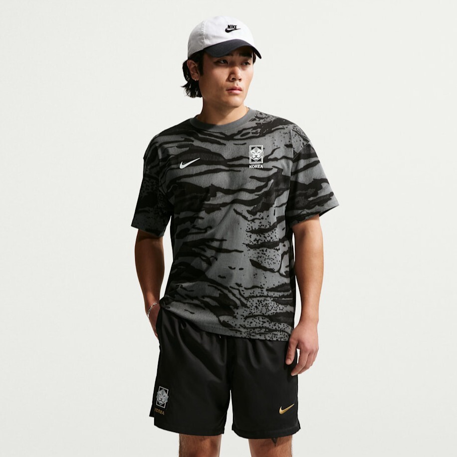 男女款 NIKE X FIFA KOREA FOOTBALL TEE 韓國 鐵灰 世界盃 世足 足球 運動 短T【IQ2245-068】ADFIFA