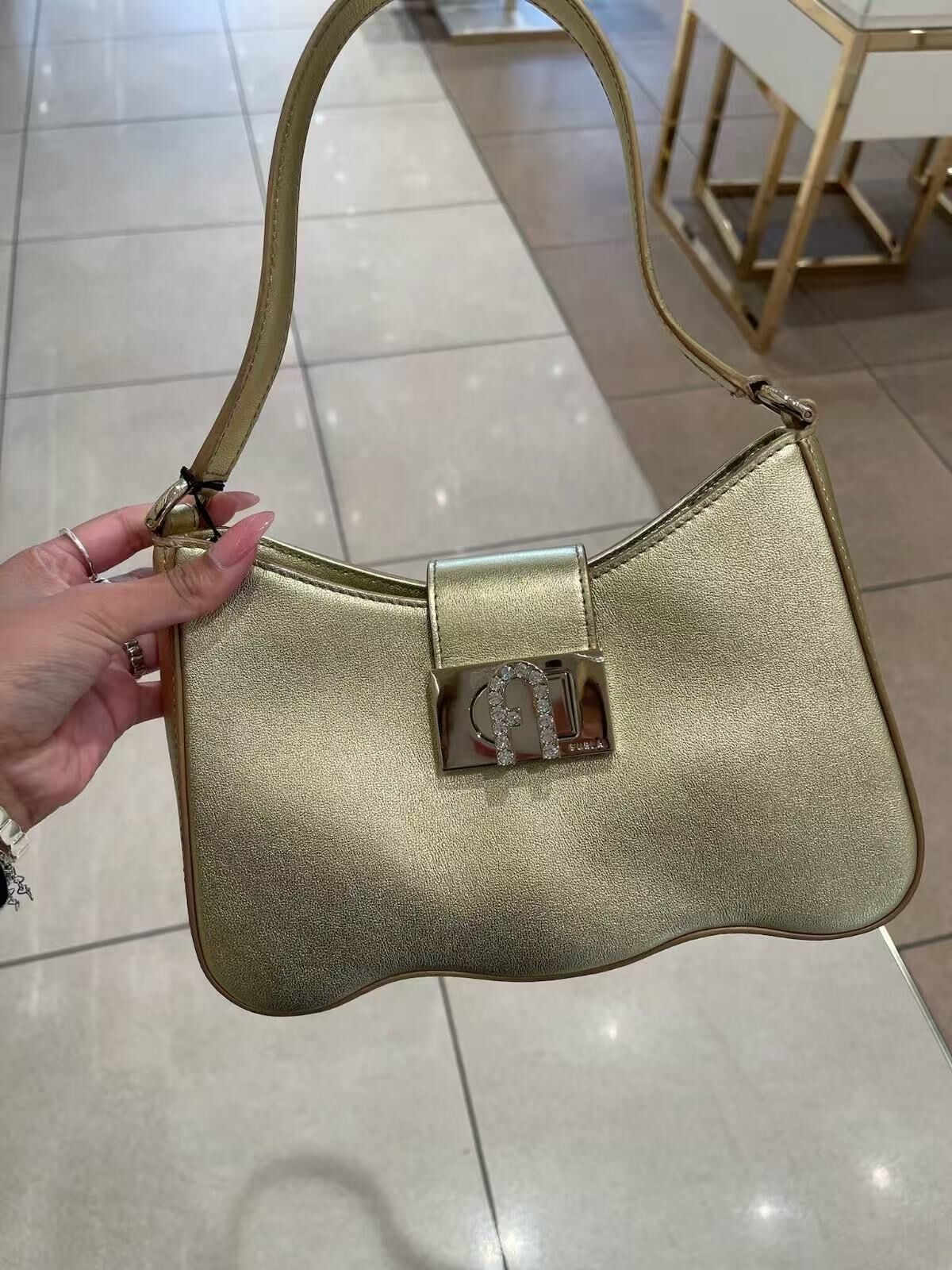 【預購】H0612109 Furla 手提包 (金色)