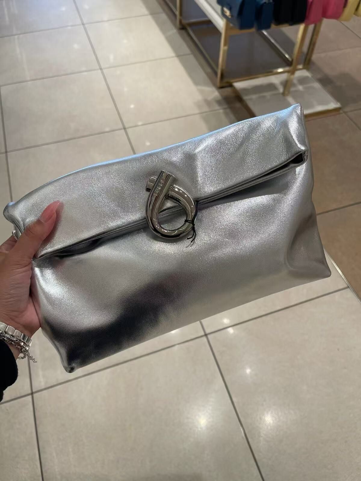 【預購】H0612116 Furla Mianova 手拿包 (銀色)