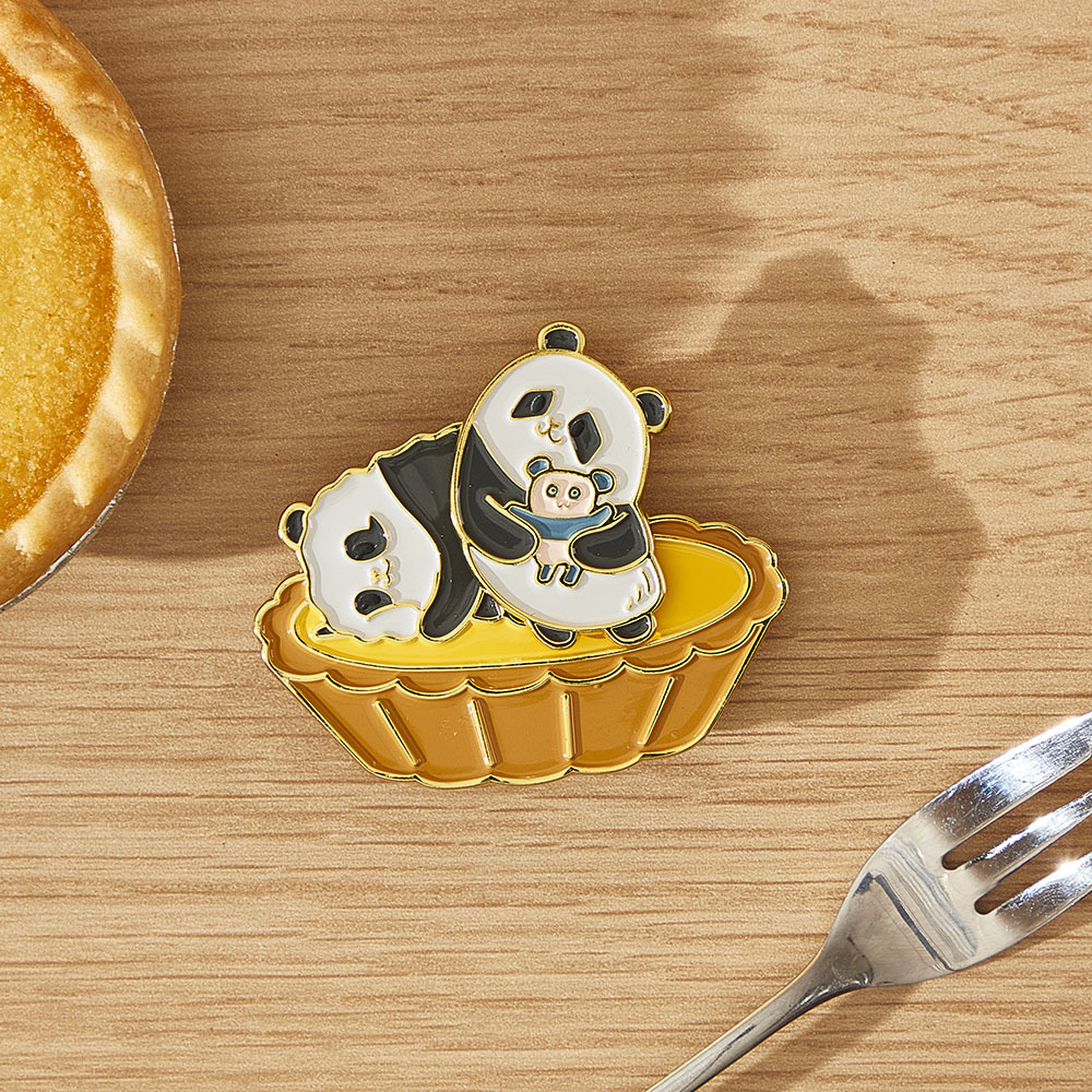 Panda Friends Hong Kong Food Collection: Jia Jia & De De with Egg Tart Movable Pin