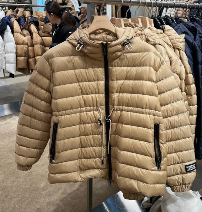 BE097 Burberry 女士連帽索繩收腰鵝絨外套 - Honey L碼 胸寬：52 cm 衣長：63 cm