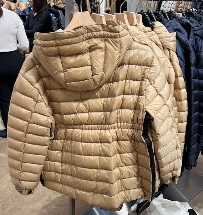 BE097 Burberry 女士連帽索繩收腰鵝絨外套 - Honey L碼 胸寬：52 cm 衣長：63 cm