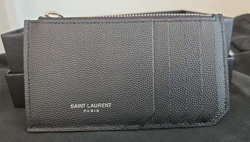 BE062 YSL 細Logo荔枝紋拉鍊卡片包 13 x 7.5 cm 61207BTYON1000