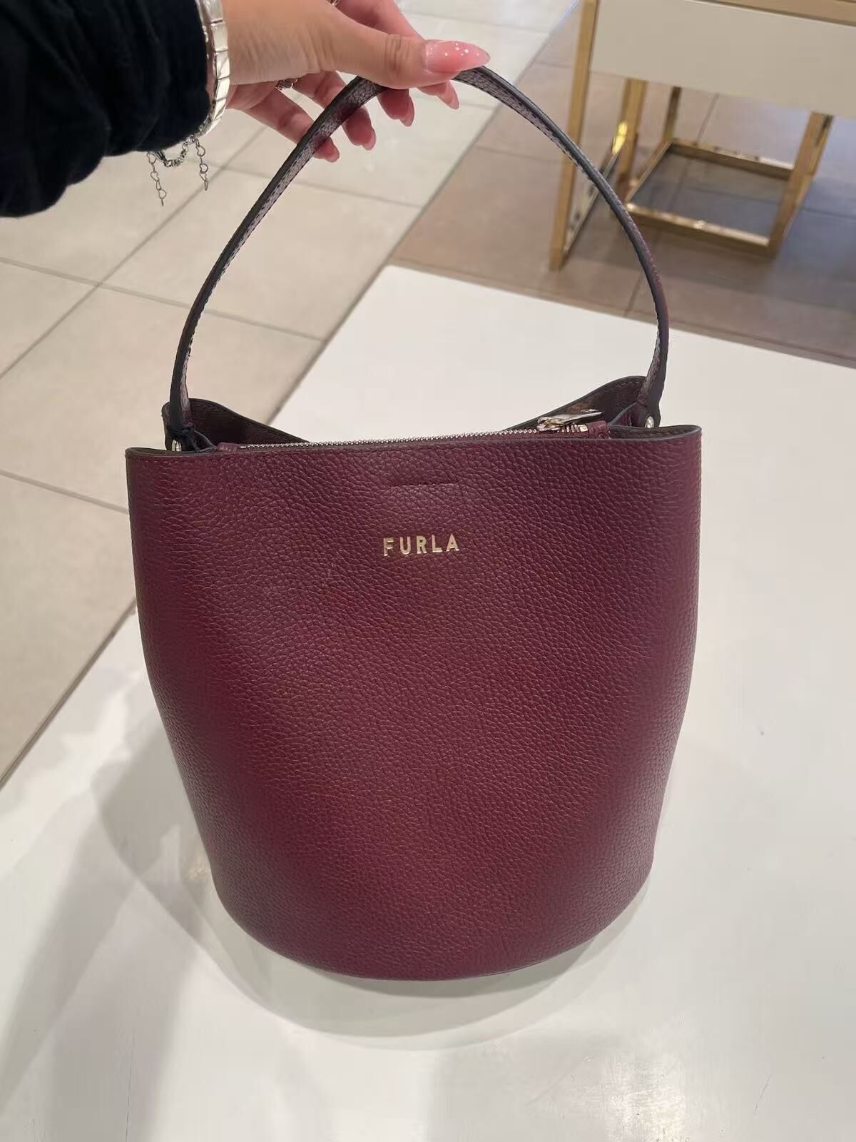 【預購】H0612124 Furla Danae 水桶包 (酒紅色)