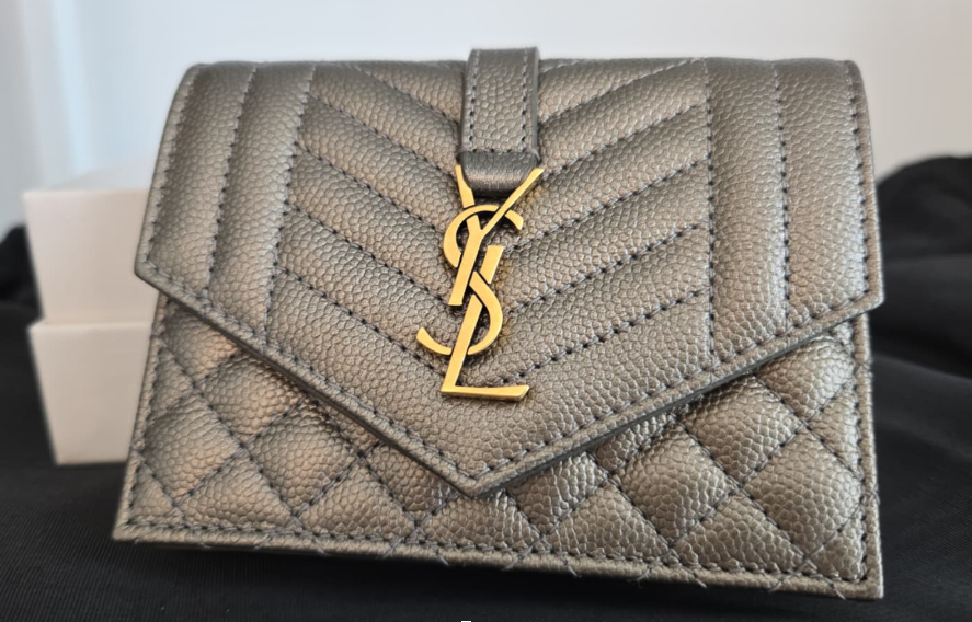 BE066 YSL Envelope Small 金色LOGO信封銀包 11 x 8.5 x 2.5 cm 739450 AACLC 8390