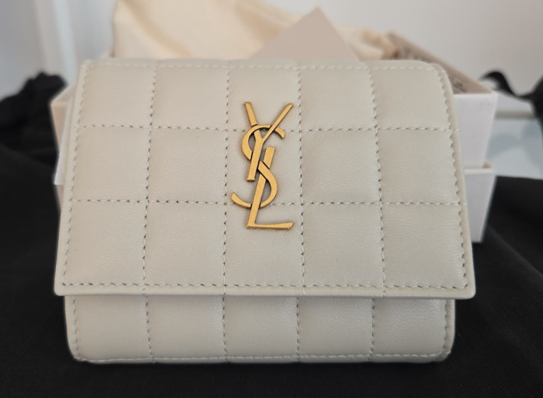 BE067 YSL Carré 雙折帶翻蓋銀包 13 x 8 cm 742430 AABVP 9207