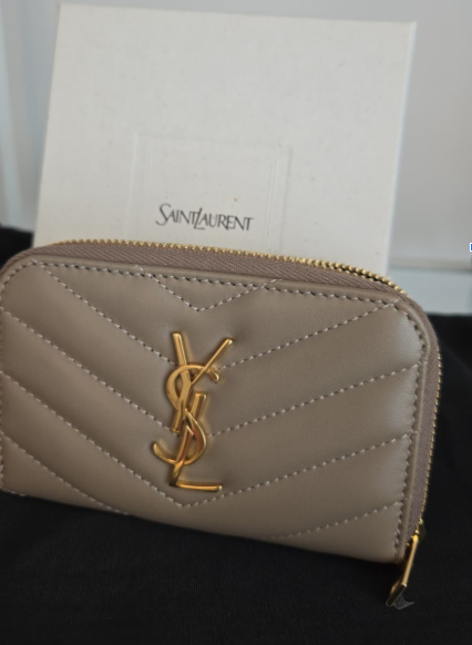 BE068 YSL Cassandre 絎縫拉鏈銀包 - Dusty Grey 11 x 7.5 cm 753788 AAA44 1722