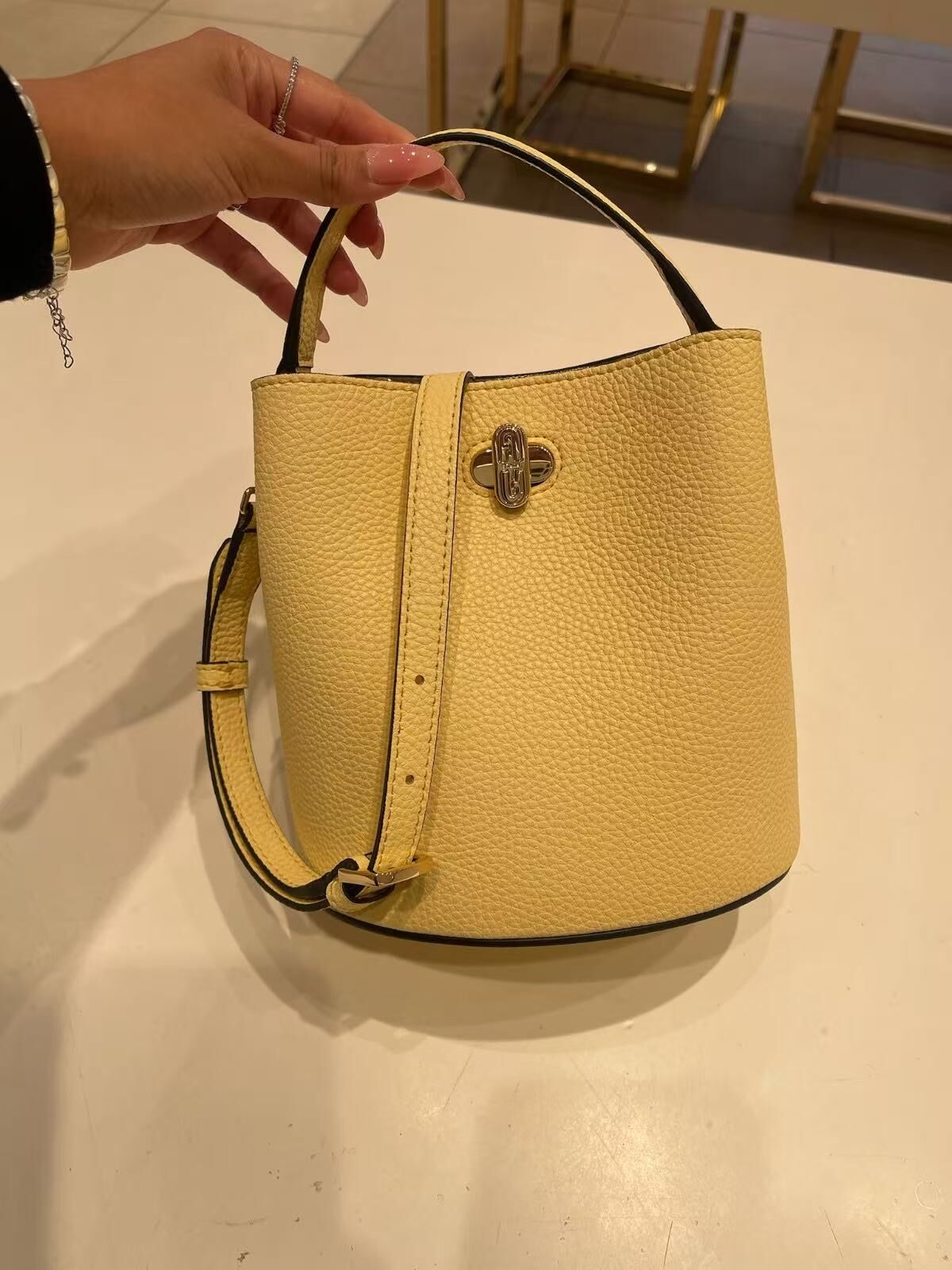 【預購】H0612127 Furla Danae 小號水桶包 (黃色)