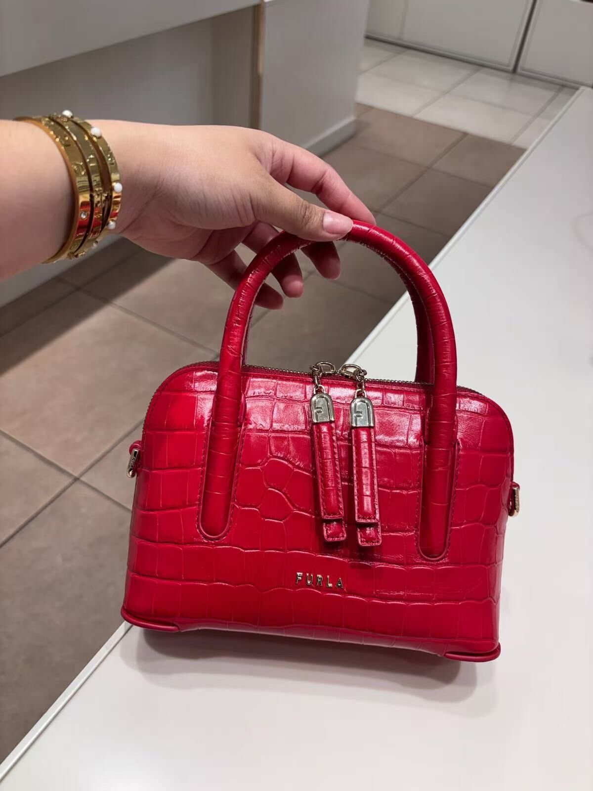 【預購】H0612132 Furla 小號壓紋手提包