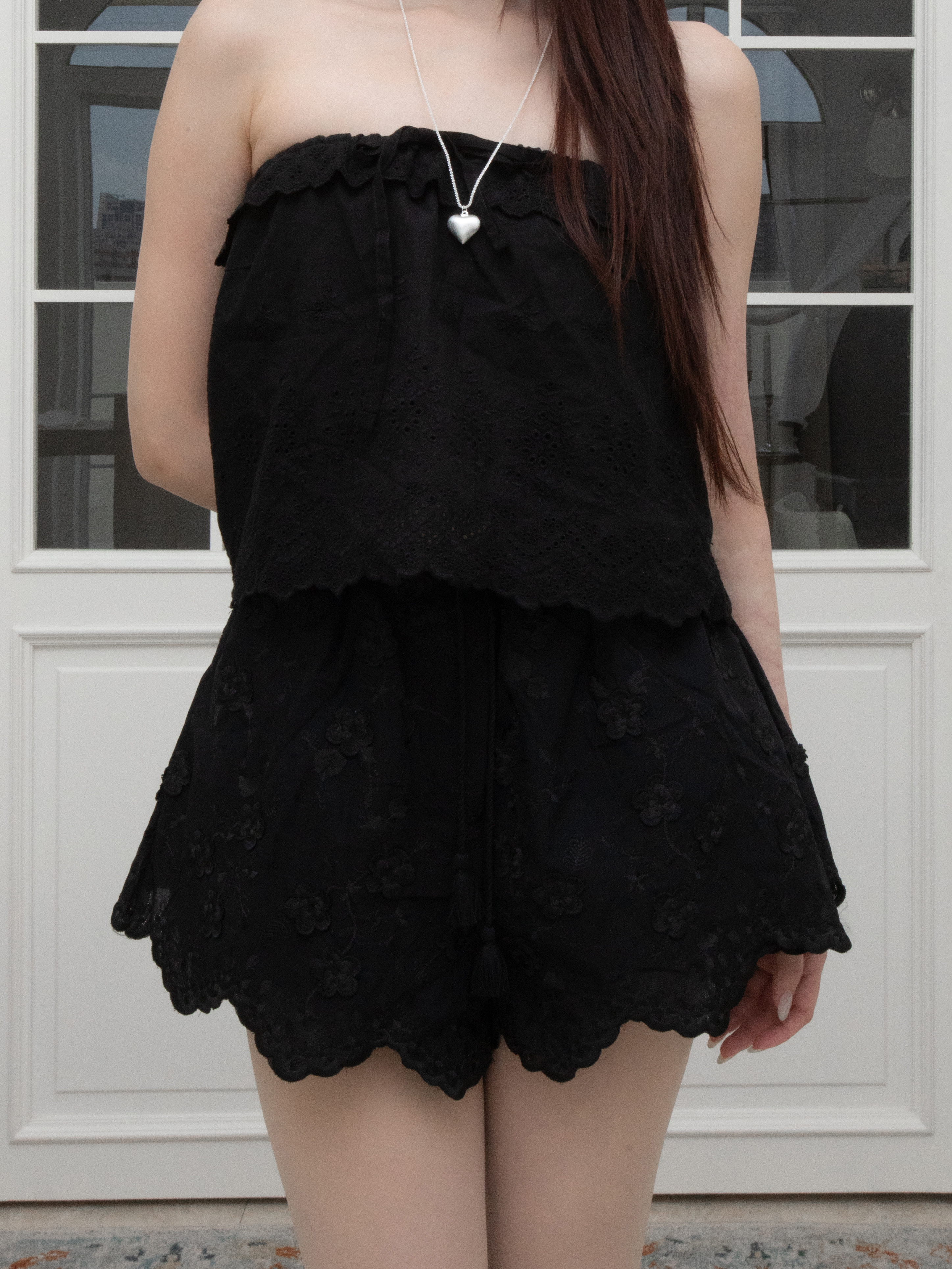 H11 FLORAL EMBROIDERED SCALLOPED SHORTS