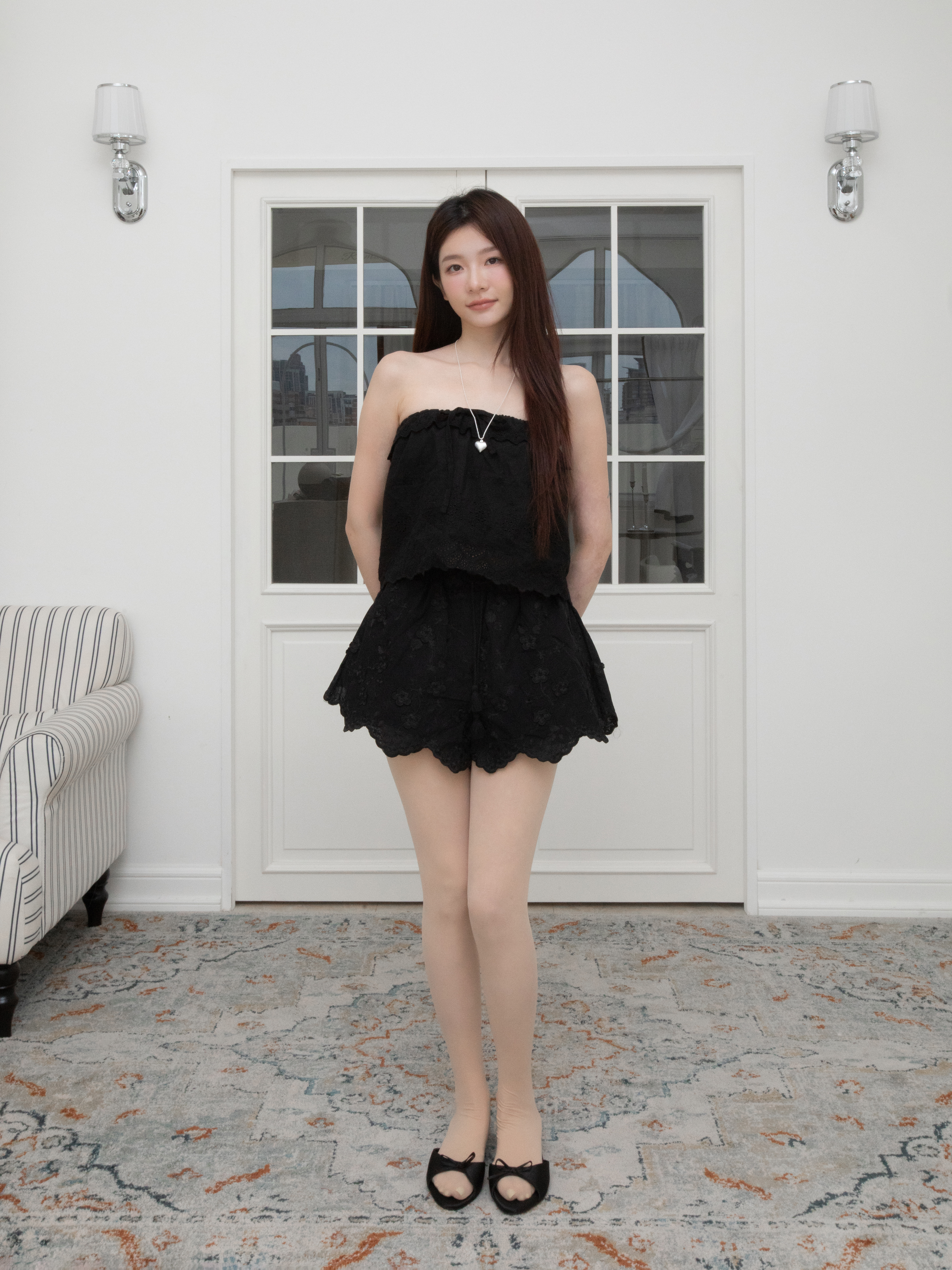 H11 FLORAL EMBROIDERED SCALLOPED SHORTS
