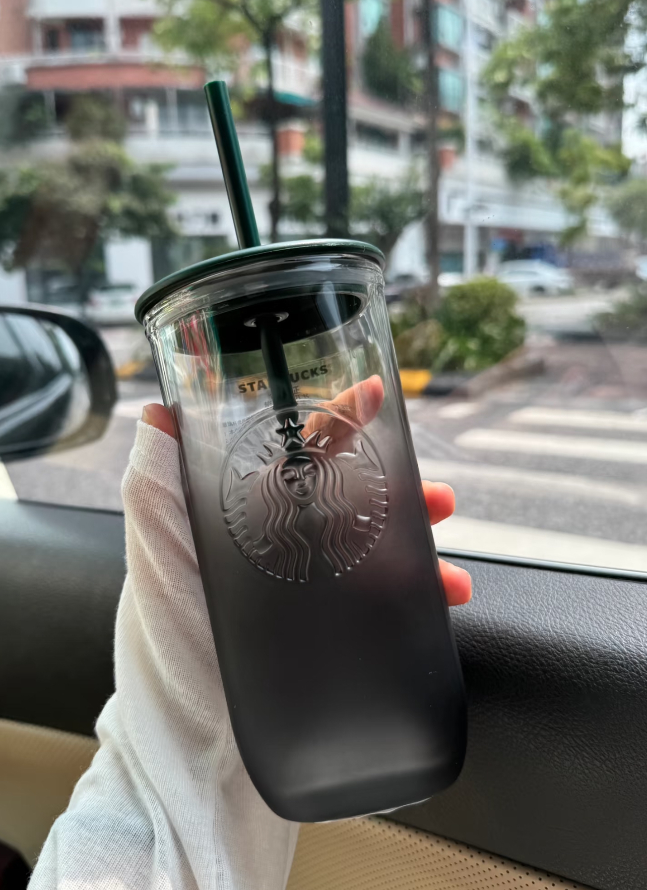 代購-Starbucks星巴克 墨水系列 三角底造型 漸變 玻璃杯 吸管杯 灰色 473ml