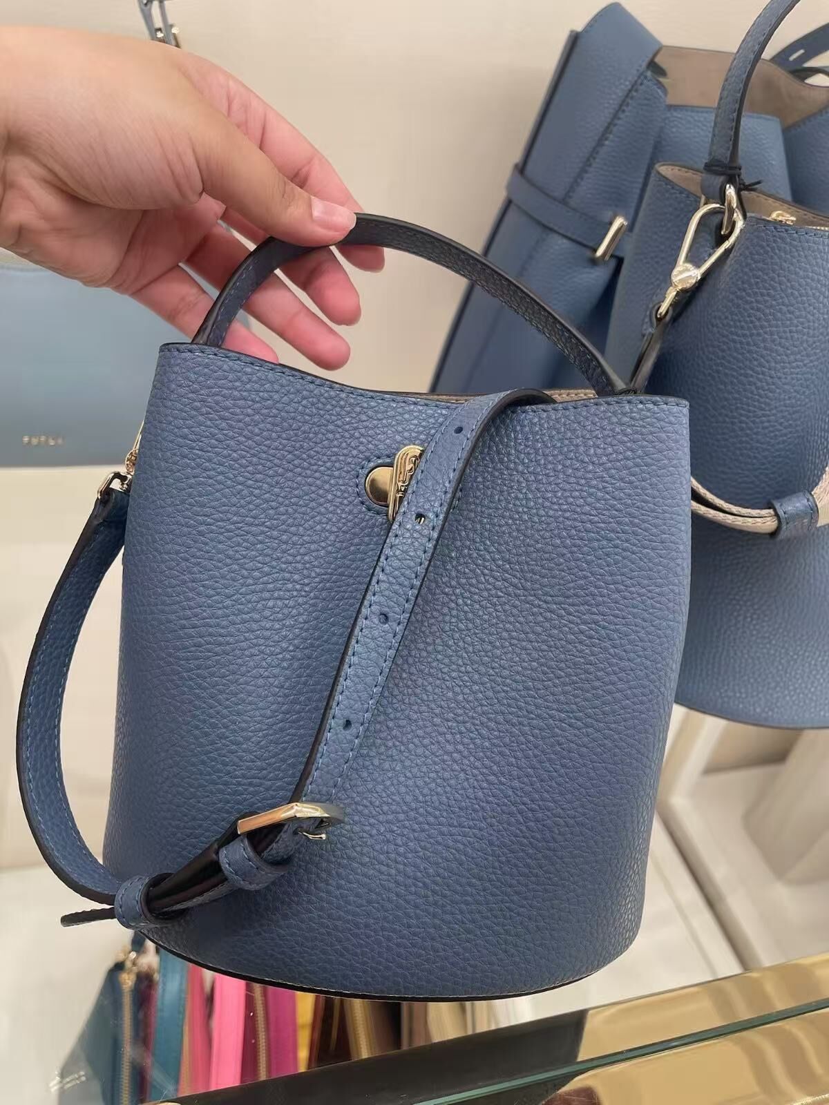 【預購】H0612138 Furla Danae 小號水桶包 (霧霾藍)