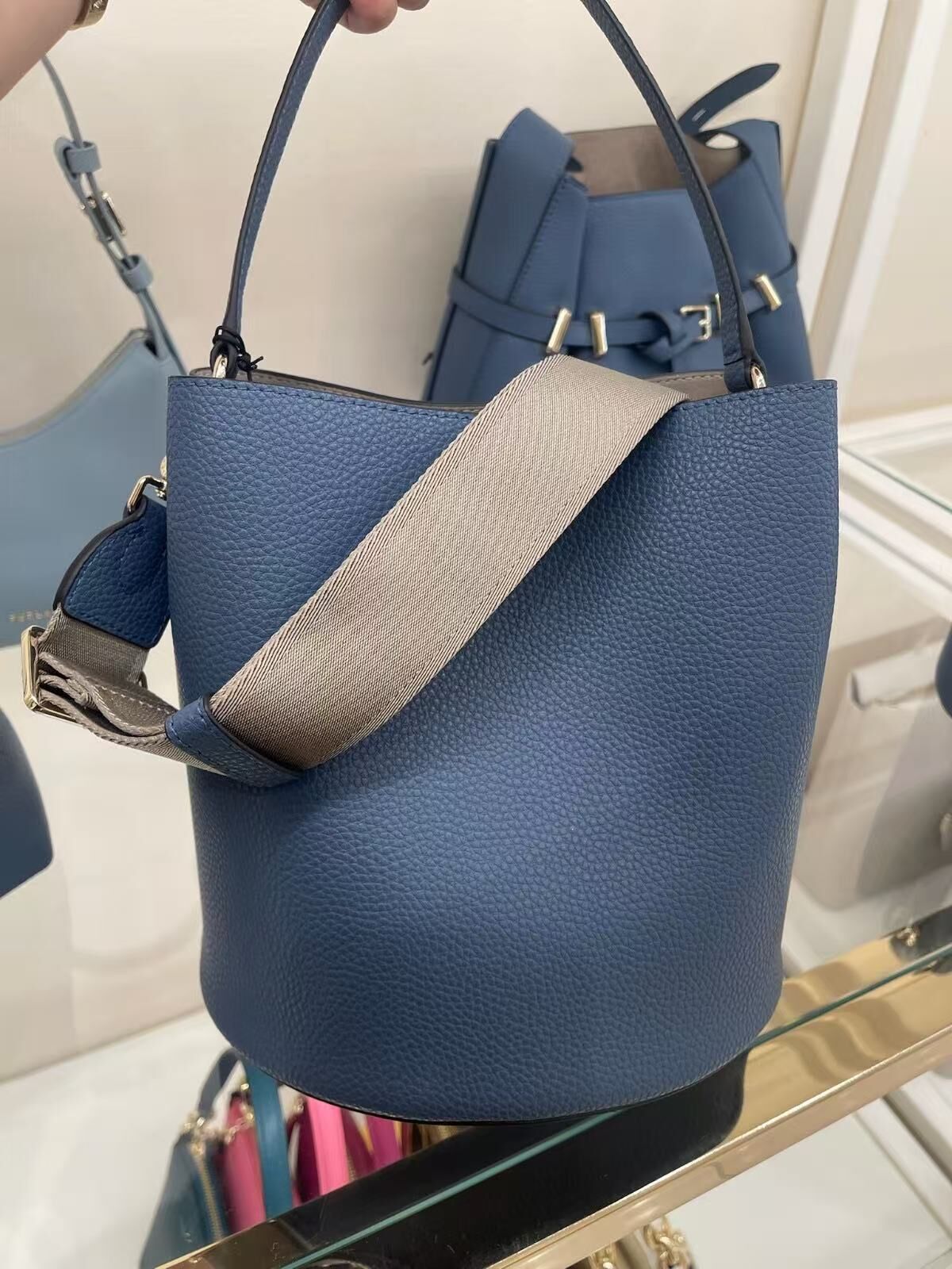 【預購】H0612139 Furla 大號粗帶款水桶包 (霧霾藍)