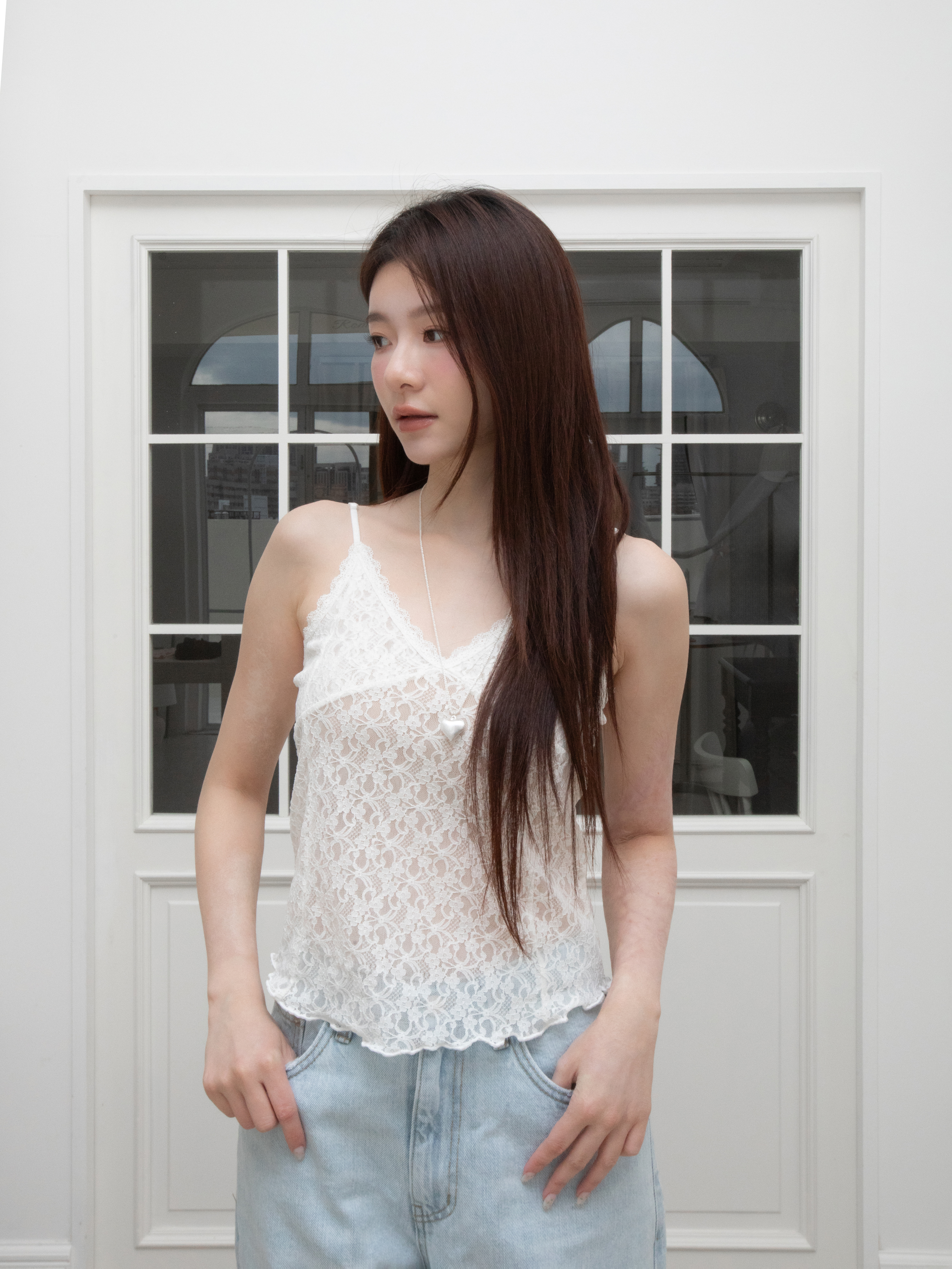 T05 SCALLOPED FLORAL LACE CAMISOLE