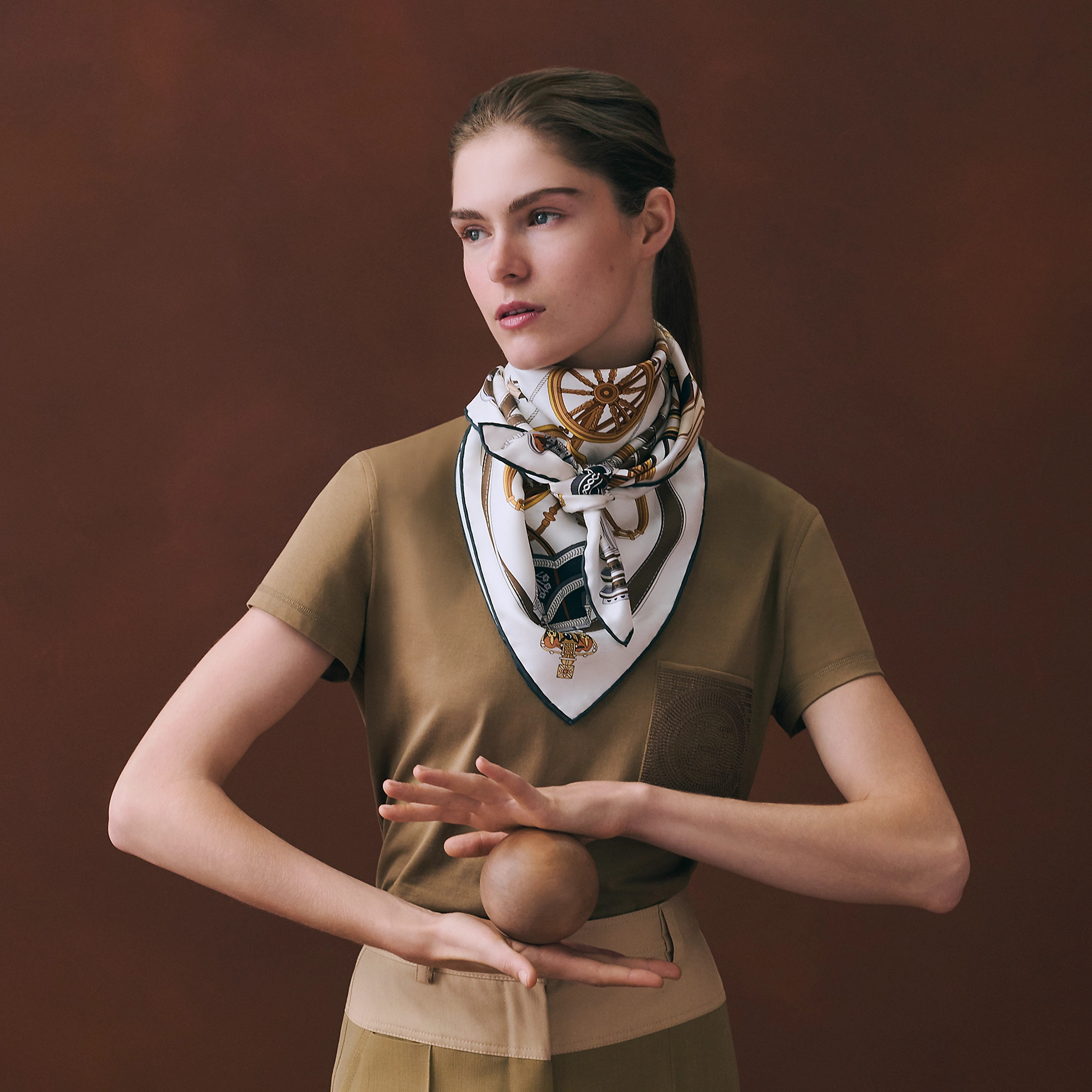 HERMES Stately Wheels scarf 90 blanc / vert / étoupe
