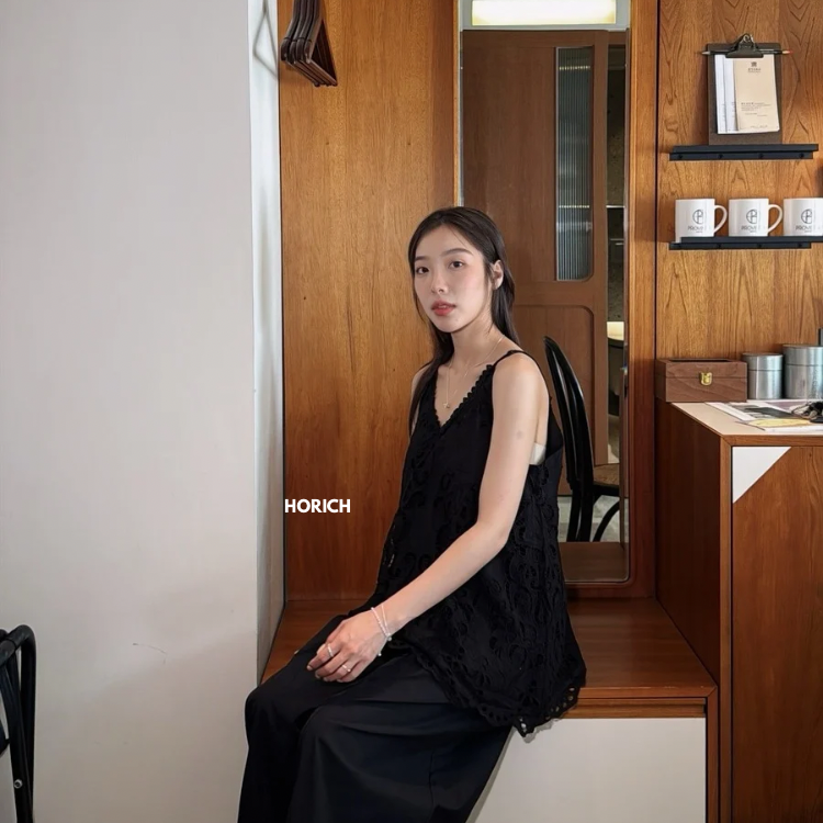 𝗝𝘂𝗻.𝟭𝟱/Me26-01144-度假重工雕花美背上衣(兩色)-黑