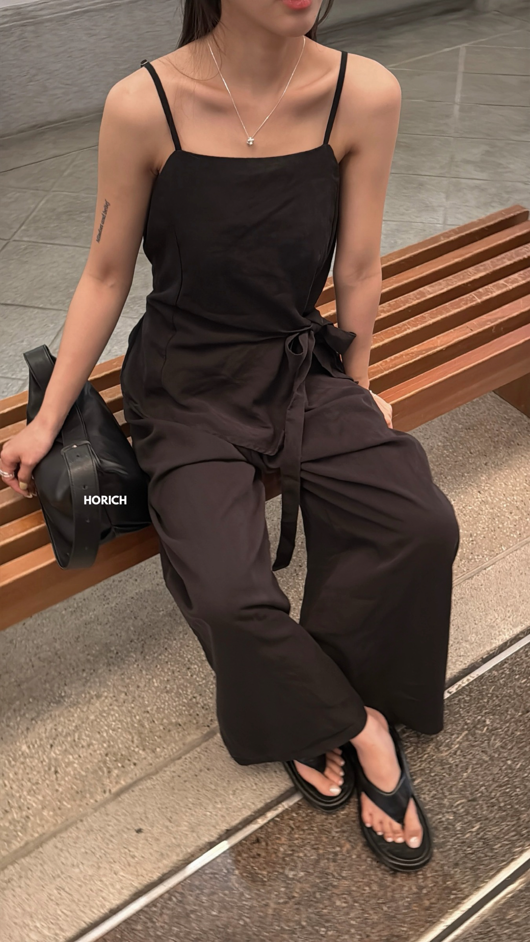 𝗝𝘂𝗻.𝟭𝟱/L88009-細肩綁腰兩件式套裝(兩色)-黑