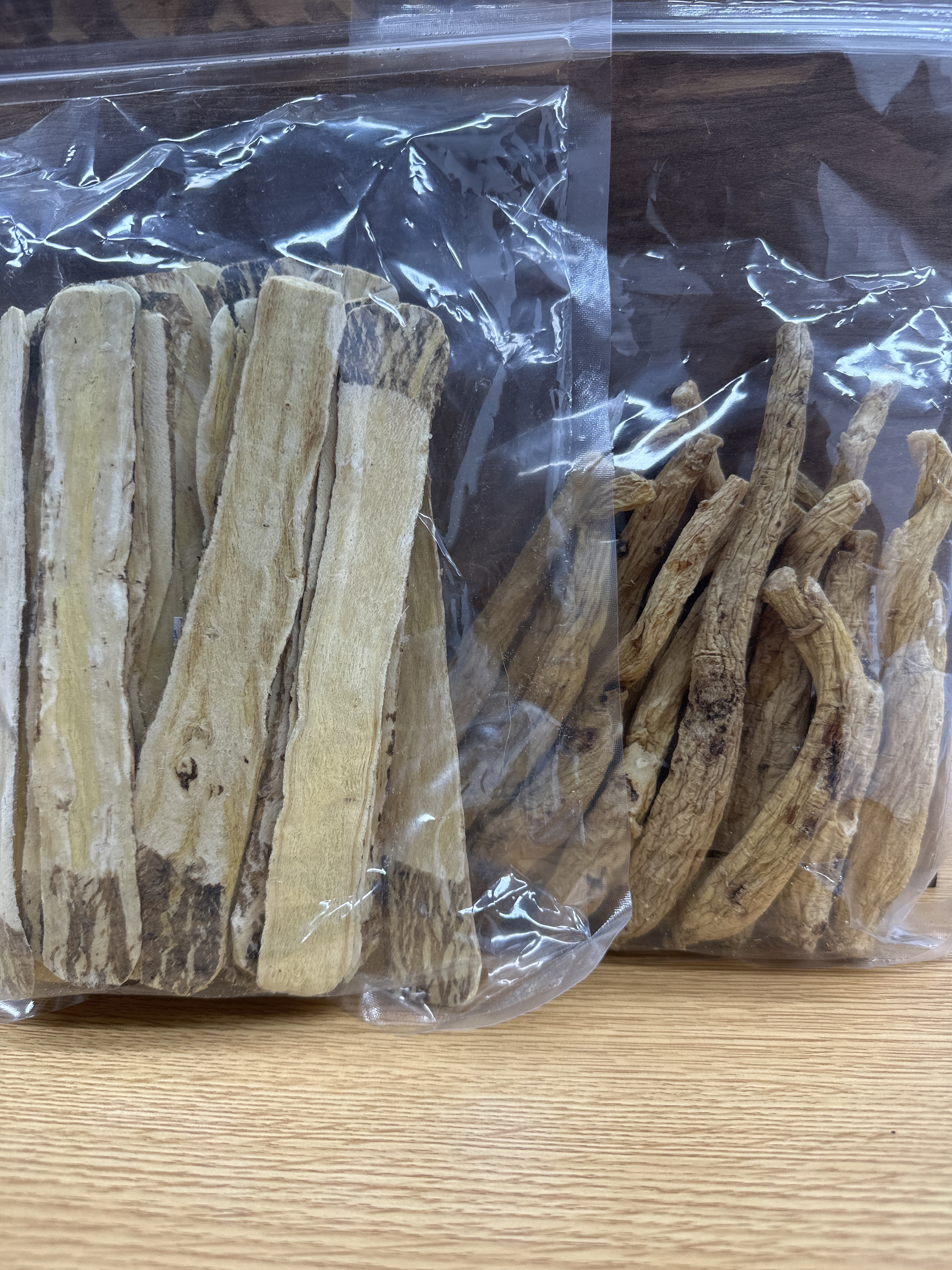 TR66 頂級特大黨蔘(300克) **送原切原色北其300克（價值288） **到期日:約2027/12 **需冷藏於0-5℃度範圍 內保存