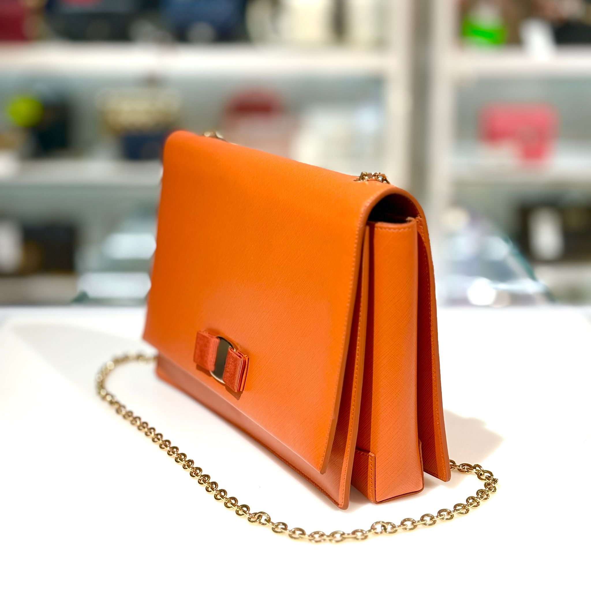 限時2折!!!全新FERRAGAMO 21E015 橙色牛皮蝴蝶扣 #菲拉格慕 #BRAND NEW #香榭站正品