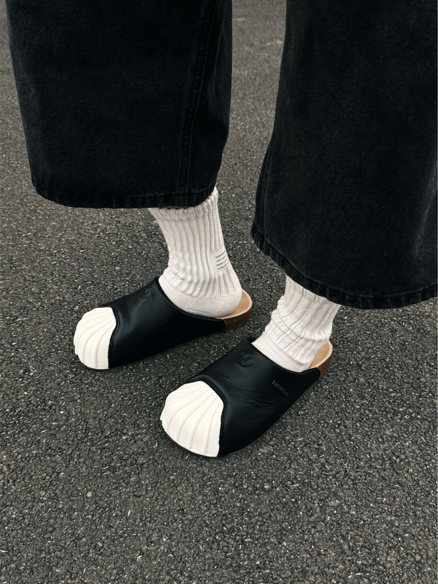 代購-Adidas Originals Adimule SUPERSTAR 勃肯 包頭拖鞋 黑 男女同款 LC0411