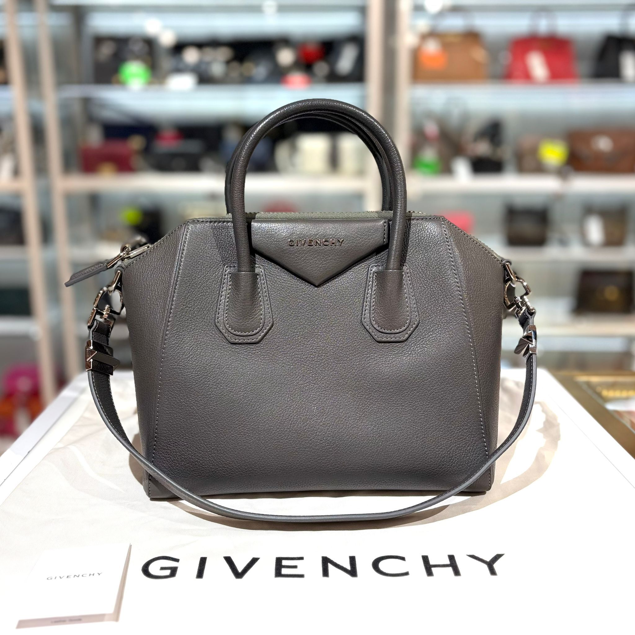 2.2折限時!!! 全新GIVENCHY ANTIGONA BB05117012 灰色牛皮 #紀梵希 #BRAND NEW #香榭站正品